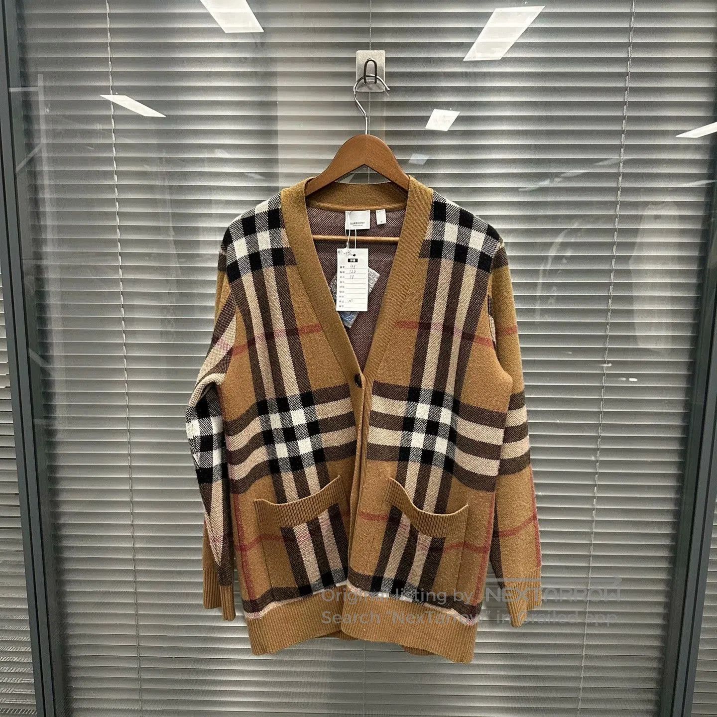 Burberry Burberry Check Wool Cardigan. Size M / US 6-8 / IT 42-44 - 1 Thumbnail