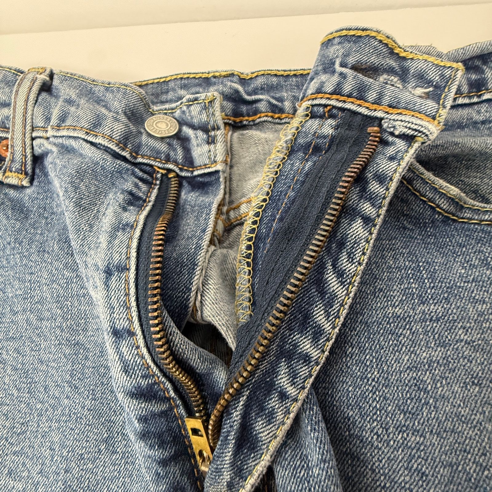 Levi's Vintage Levi's 511 Slim Fit Jeans Men's 36x34 Medium Wash Size US 36 / EU 52 - 4 Thumbnail
