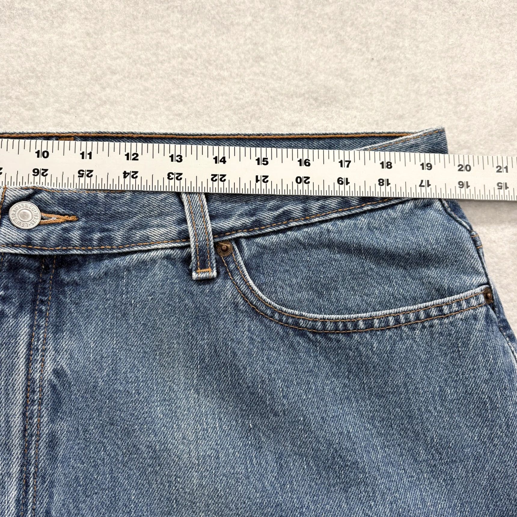 Levi's VINTAGE Levi's 550 Relaxed Tapered Jeans Womens 20 Plus Blue High Rise Denim 2001 Size 42" / US 20 - 6 Thumbnail