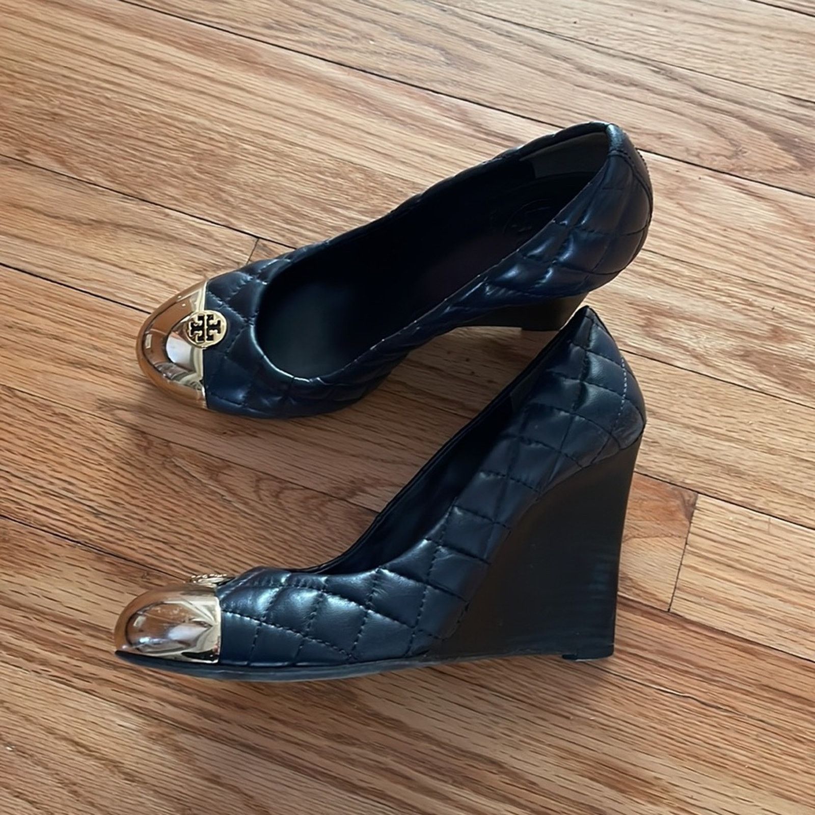 Tory Burch Tory Burch Kaitlin black quilted gold leather wedge 7 Size US 7 / IT 37 - 6 Thumbnail