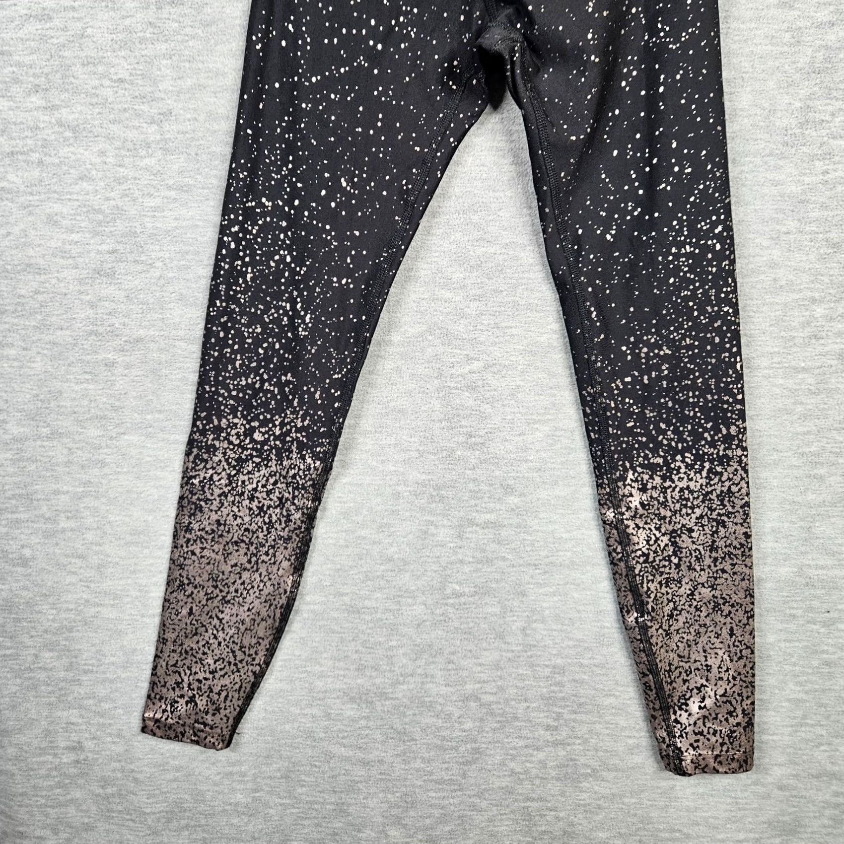 Beyond Yoga Beyond The Bump Maternity Women's XS Alloy Ombre Legging Leggings XS Black Ombre Beyond Yoga Maternity Women Leggings XS Black Size 26" / US 2 / IT 38 - 4 Thumbnail