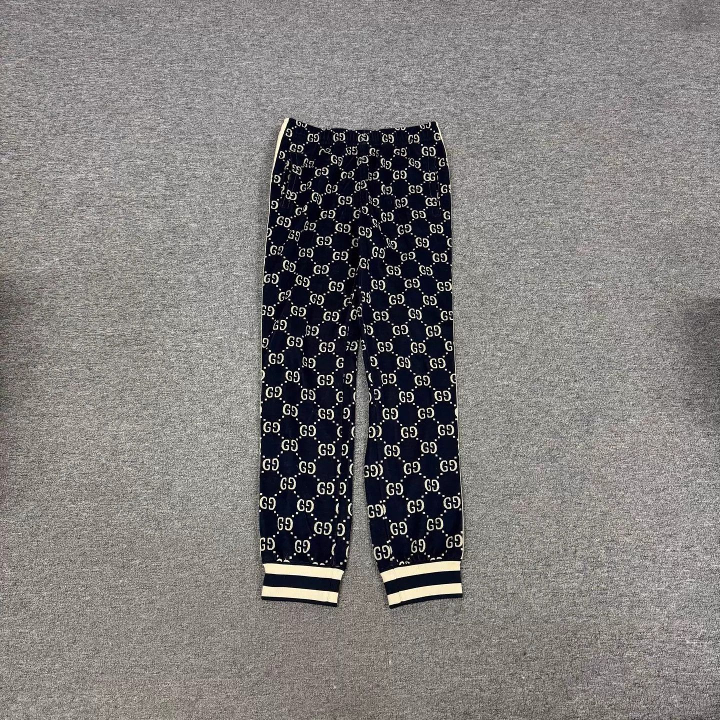 Gucci Gucci Navy GG all over print cuffed sweatpants XS Size 25" / US 0 / IT 36 - 1 Thumbnail