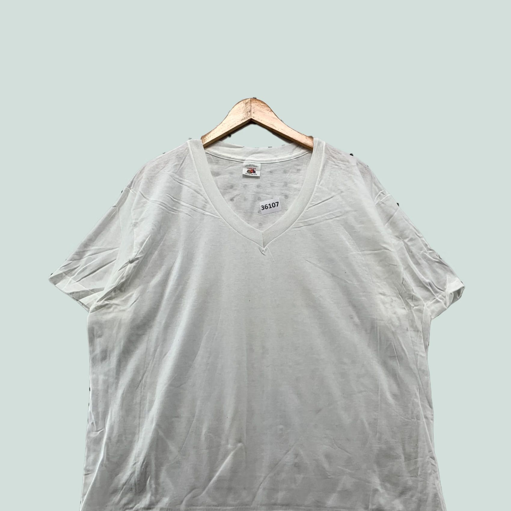 Fruit Of The Loom VINTAGE Fruit Of The Loom V Neck White Shirt Mens XL Single Stitch USA 24.5x31 Size US XL / EU 56 / 4 - 1 Thumbnail