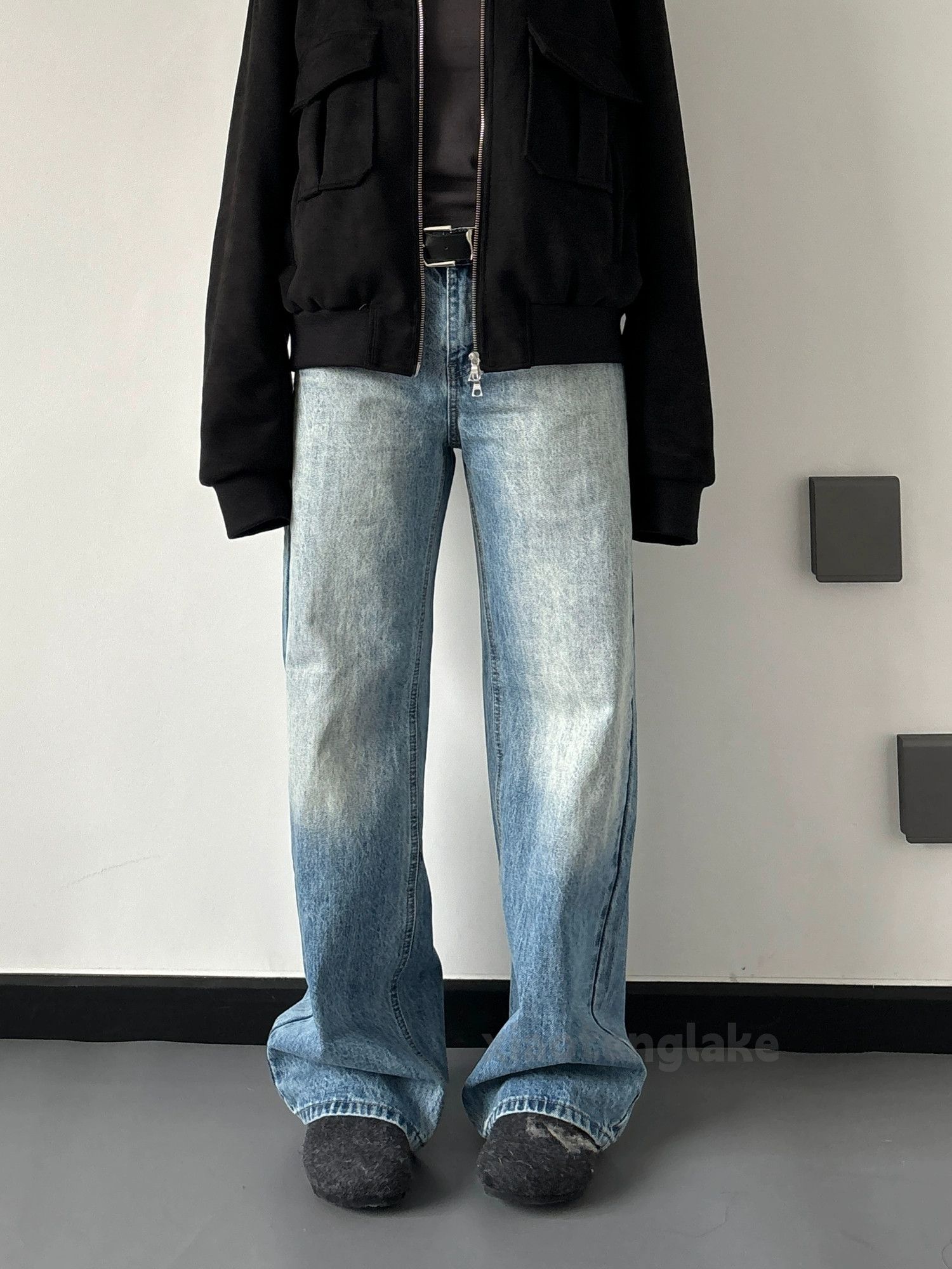 loose washed faded y2k baggy gradient flared jeans