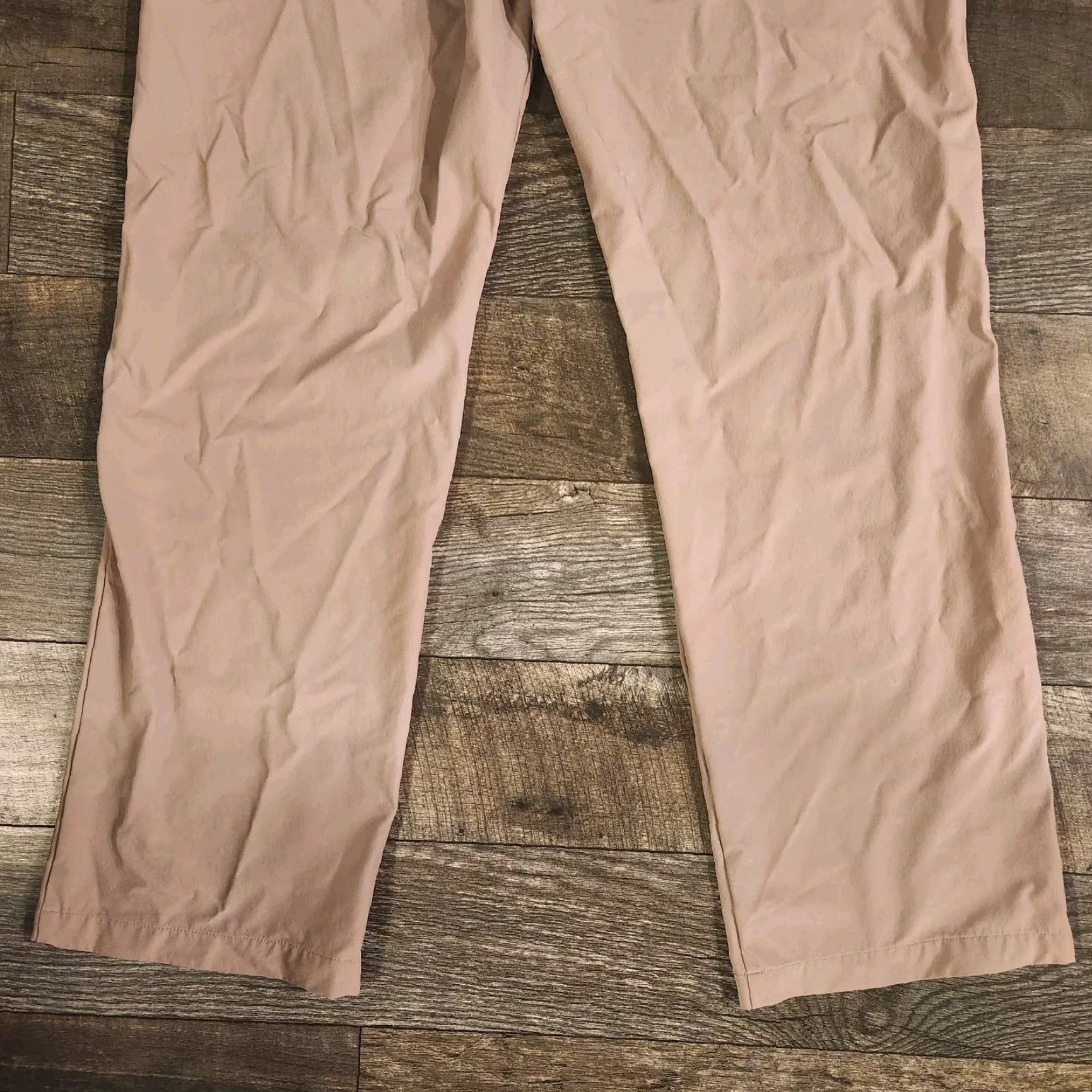 Under Armour Under Armour Pants Men 34x32 Brown Tan Stretch Performance Golf Flex Casual Pants Mens Regular 34 Flat Front Athletic Chino Straight Inseam 32 Size US 34 / EU 50 - 6 Thumbnail