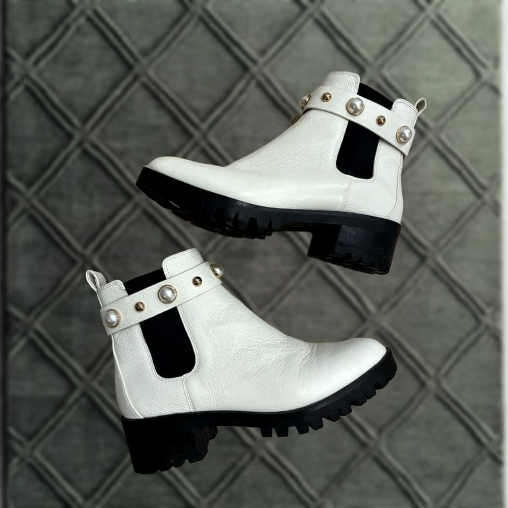 Karl Lagerfeld Karl Lagerfeld Paris Women’s Pola Chelsea Ankle Boot Cream Leather Size 9 Shoes Leather Cream Women Chelsea Bootie 9 U.S. Mens Women Size US 9 / IT 39 - 1 Thumbnail