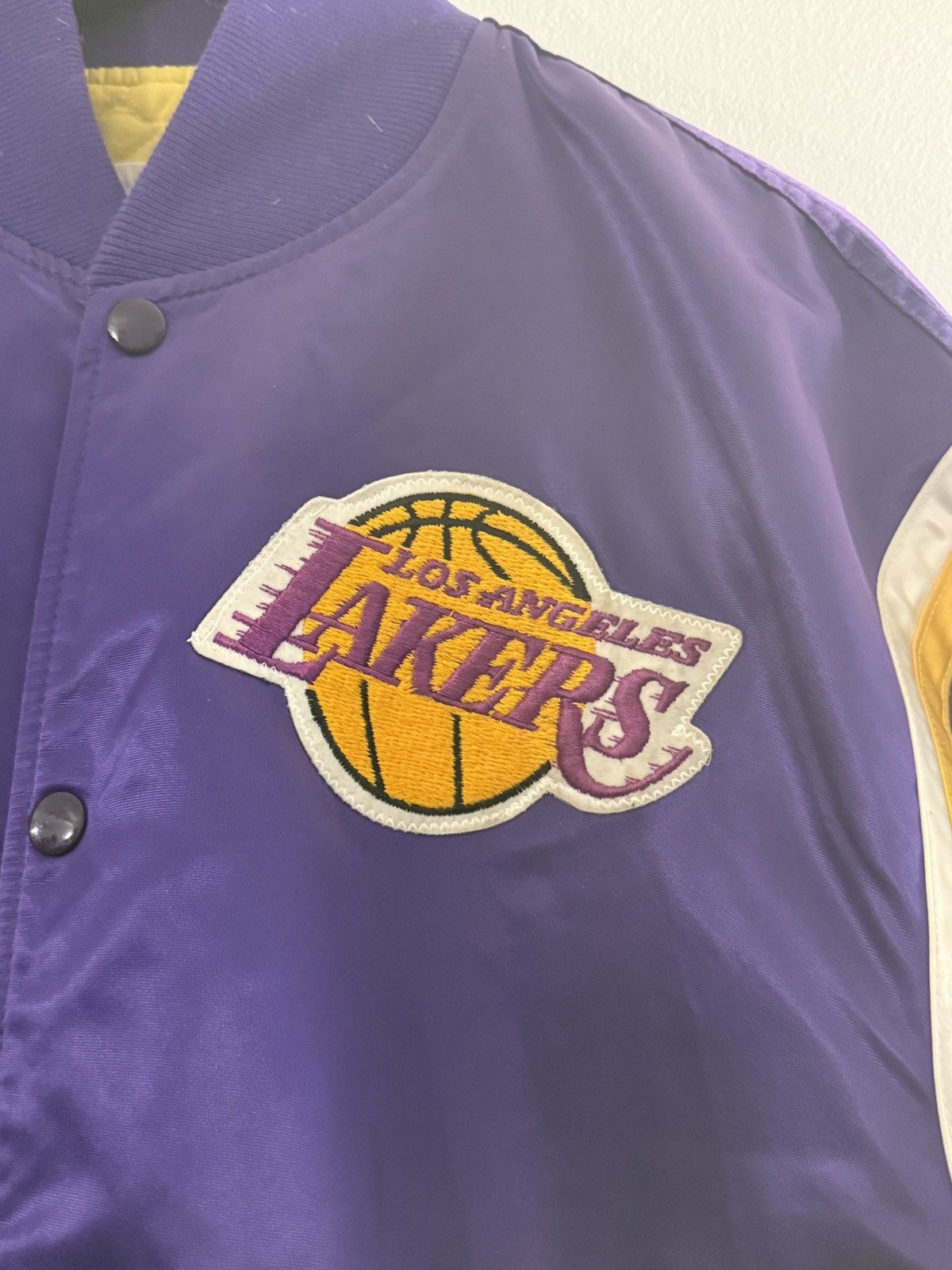Starter LAKERS NBA AUTHENTIC SNAP TEAM JACKET Size US XL / EU 56 / 4 - 2 Thumbnail