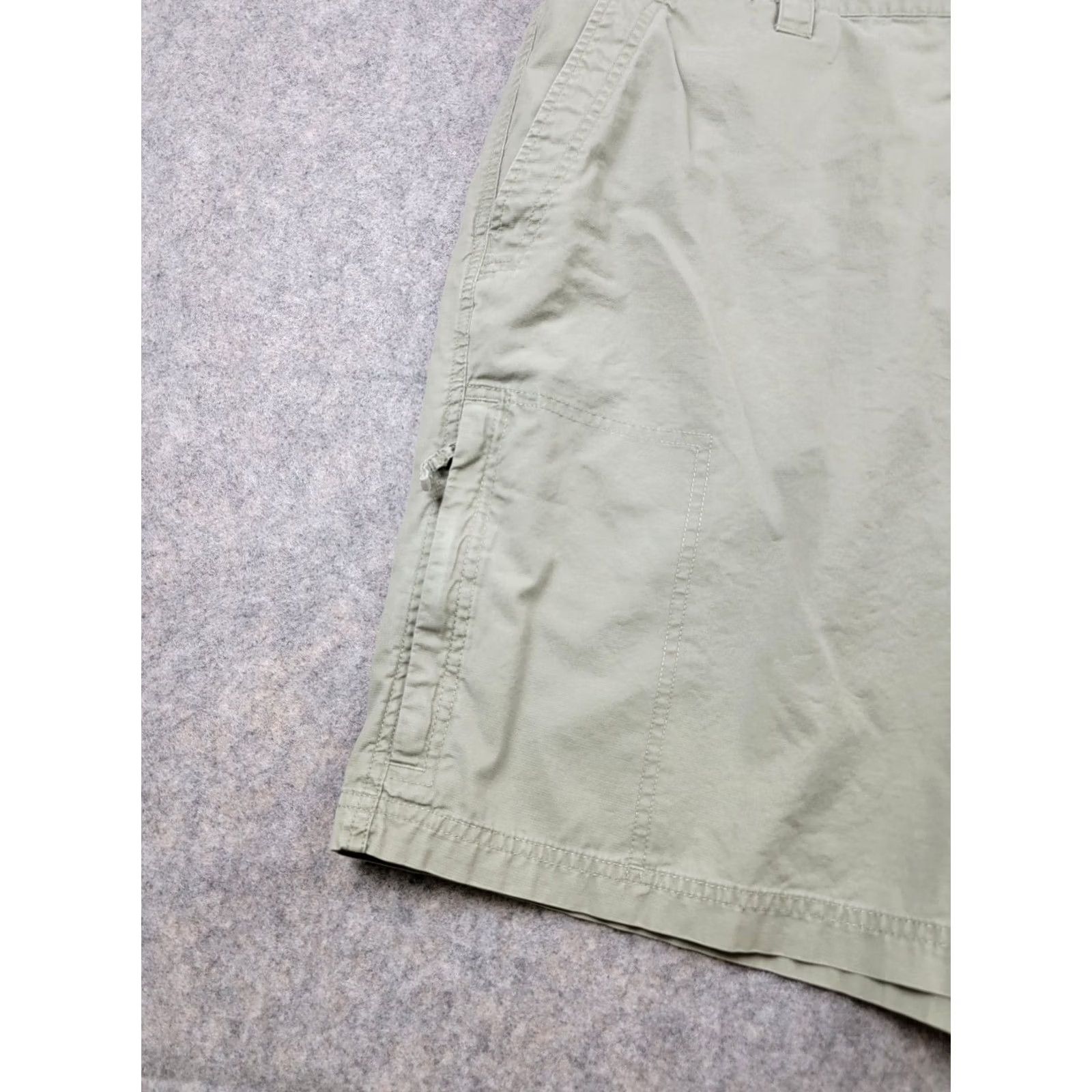 Vintage Columbia Shorts Mens 44 Green 9 in Inseam Cargo Casual Outdoor Hiking Camping Cotton Cargo Pocket Slash Pocket Logo Button Size US 44 / EU 60 - 4 Thumbnail