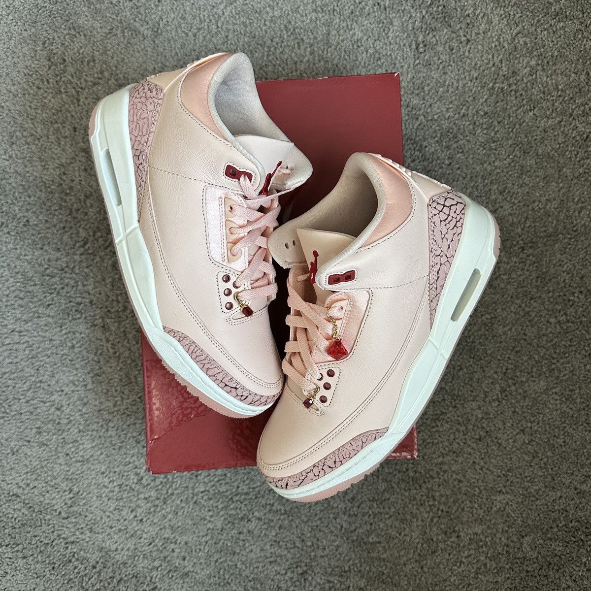Jordan Brand × Nike Wmns Air Jordan Retro 3 Valentines Day Size US 9.5 / IT 39.5 - 1 Thumbnail