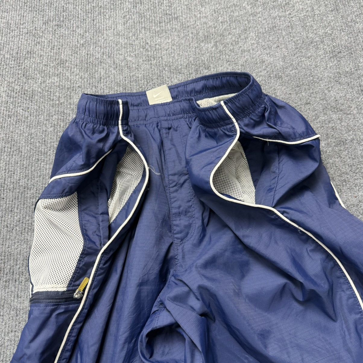 Nike Nike Vintage Nylon Track Shorts Size US 30 / EU 46 - 3 Thumbnail