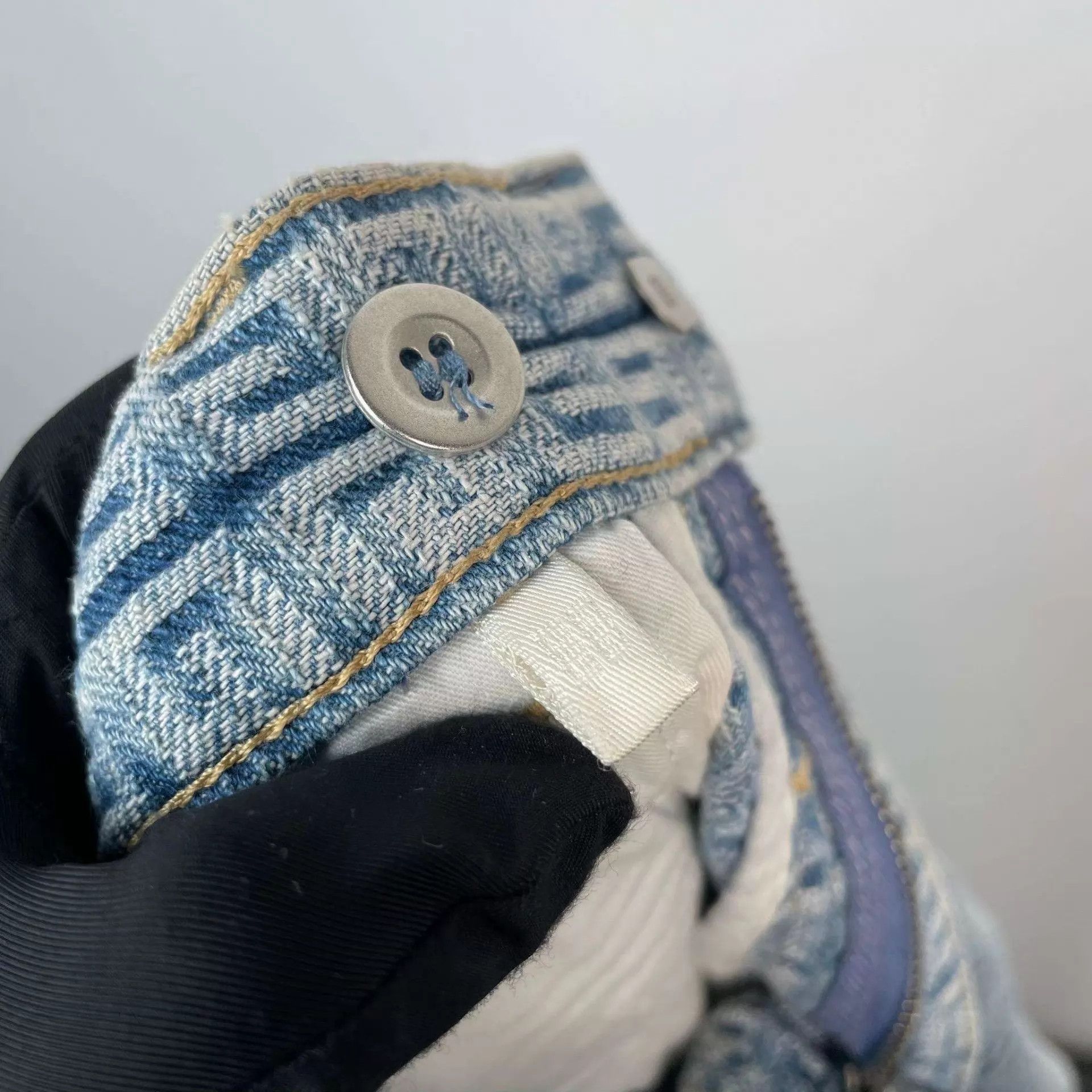 Givenchy Givenchy Light Wash Jeans 30 Size 30" / US 8 / IT 44 - 7 Thumbnail