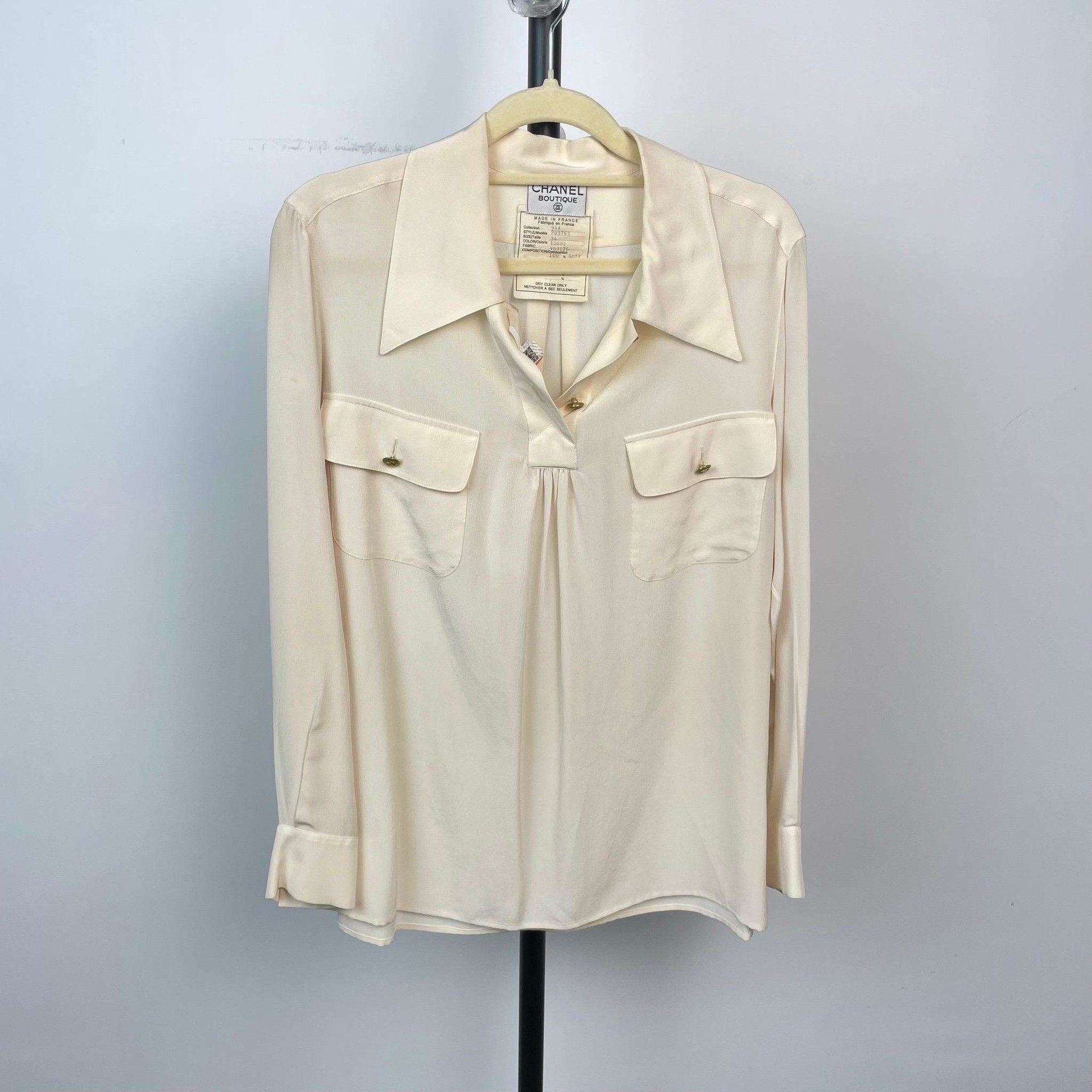 Chanel Chanel Cream Gold Button Long-Sleeve Shirt Size XXS / US 00 / IT 34 - 1 Thumbnail
