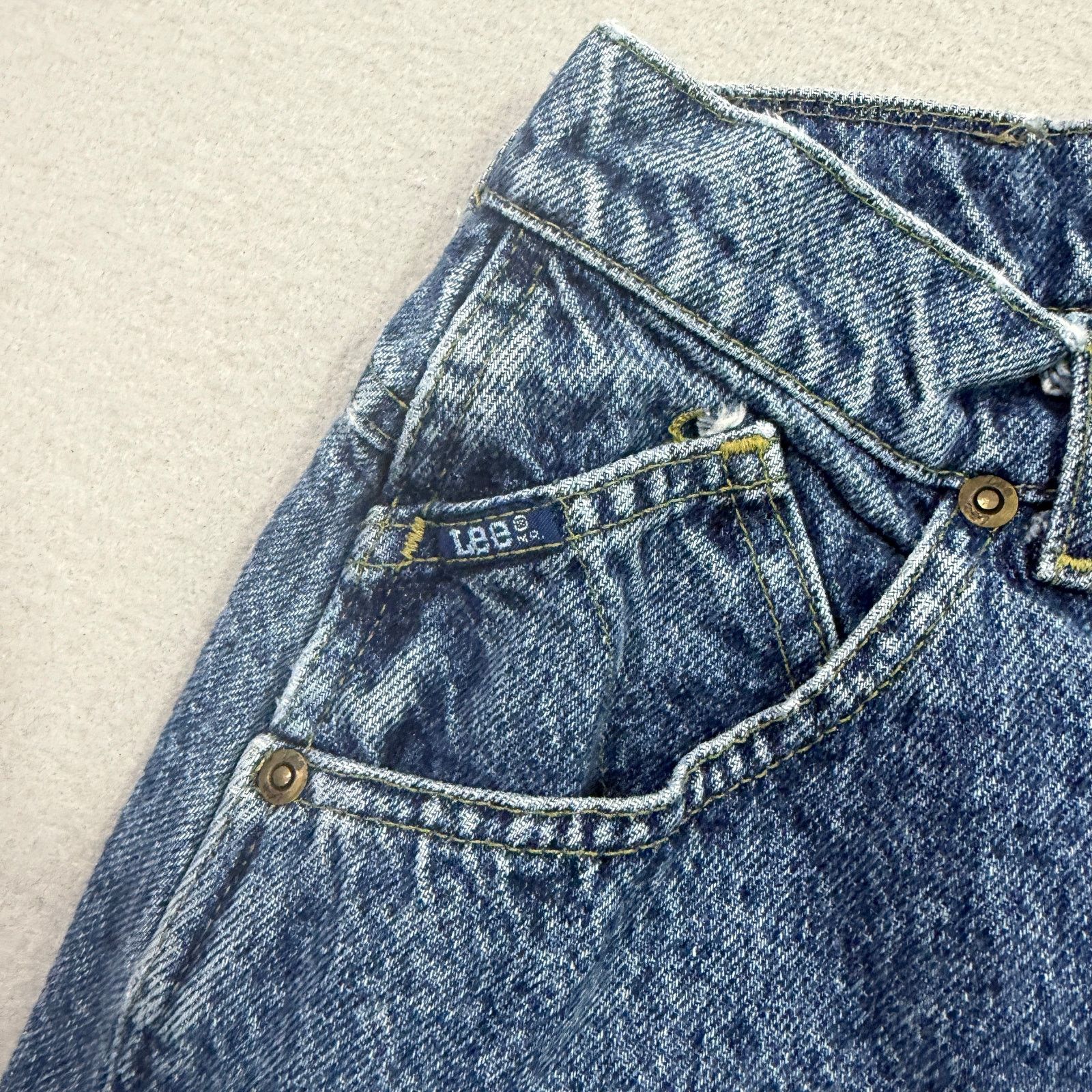 Vintage Vintage Lee Jeans Women's 7 Long (26x32) Blue High Rise Mom Size 26" / US 2 / IT 38 - 3 Thumbnail