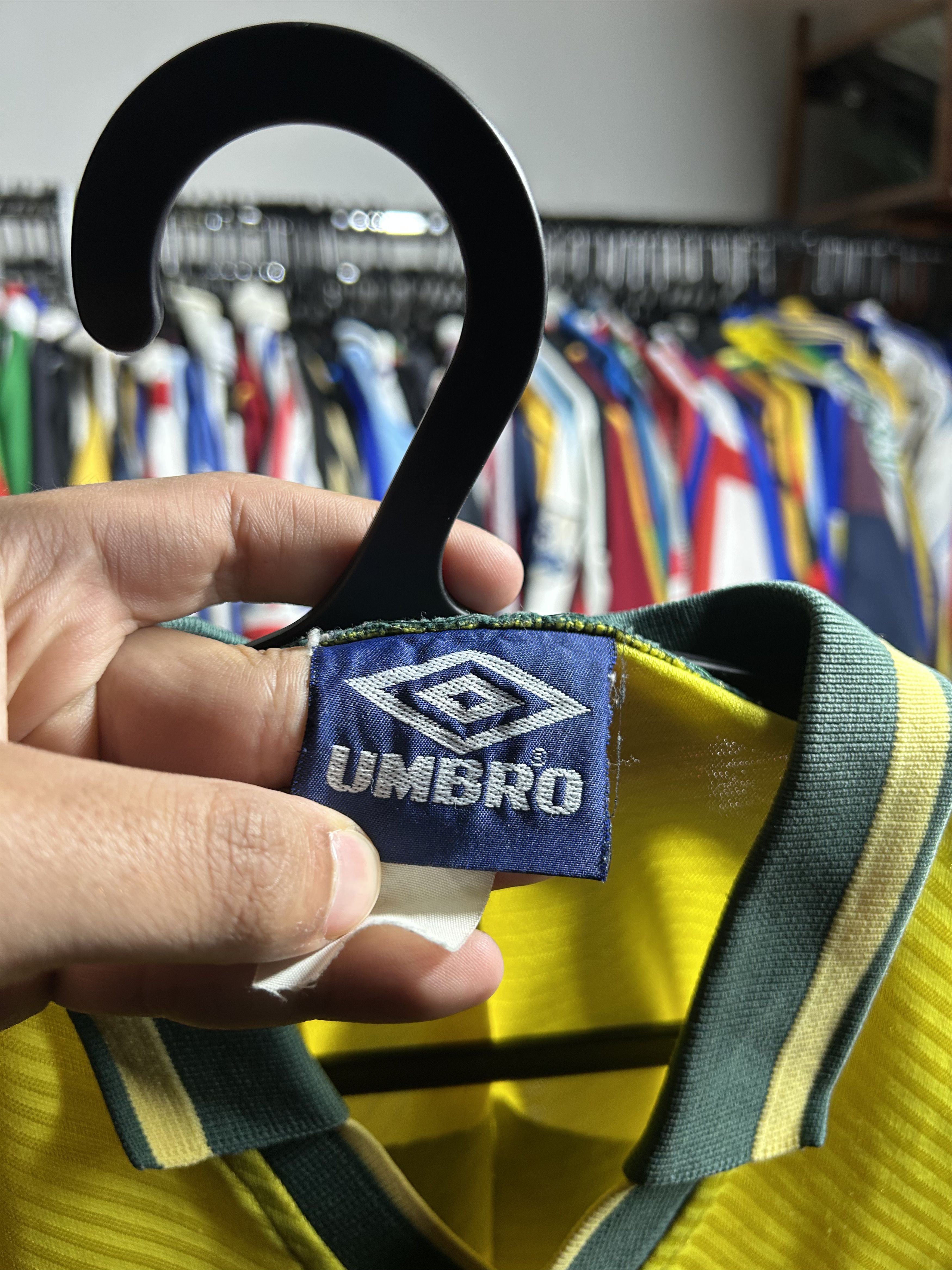 Umbro Brazil 1994 Home Jersey Size US M / EU 48-50 / 2 - 3 Thumbnail