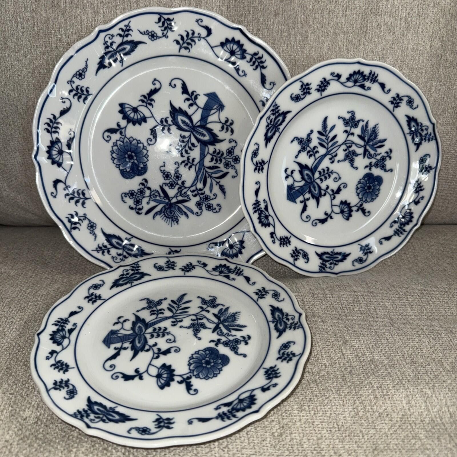 Other Set Of 3 Blue Danube Blue Onion Japan Plates. Read. Size ONE SIZE - 1 Thumbnail