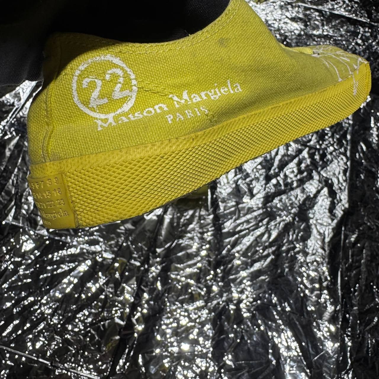 Maison Margiela Maison Margiela paint splatter Tabi canvas sneakers Size US 5 / IT 35 - 6 Thumbnail