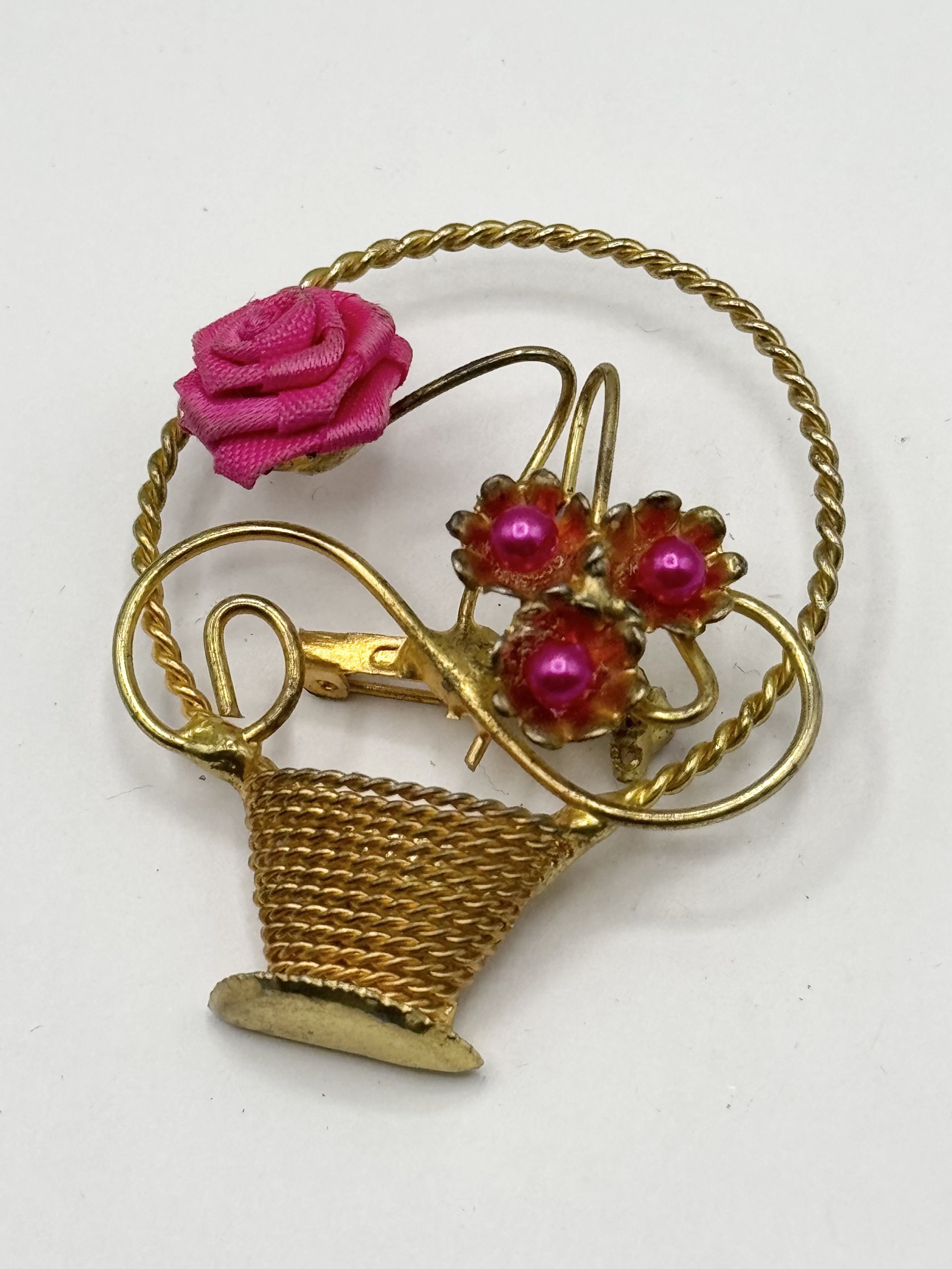 Vintage Vintage gold tone mesh pink flower basket brooch pin Size ONE SIZE - 2 Thumbnail
