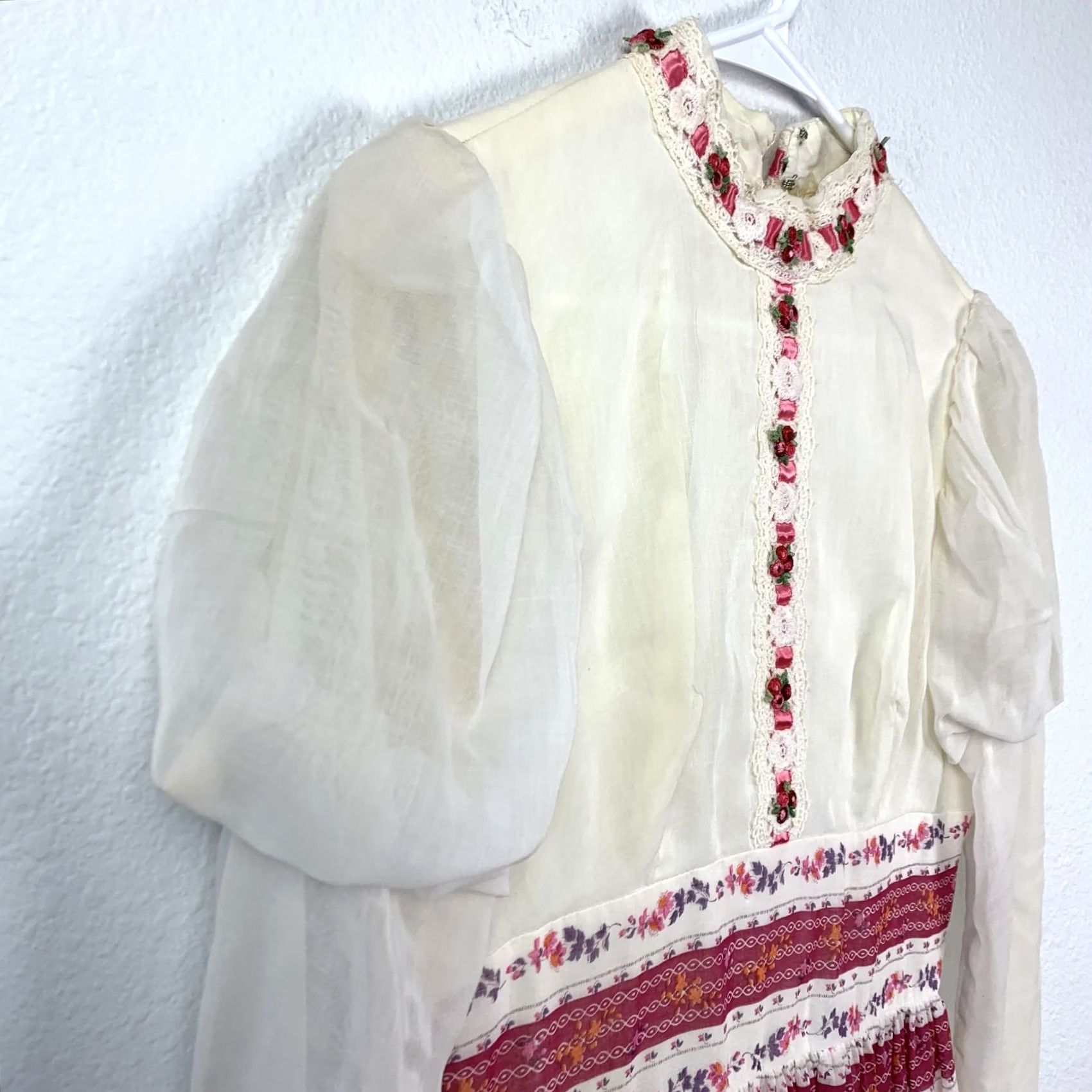 Vintage VINTAGE 60s 70s Prairie Cottagecore Maxi Dress Cream Pink Floral Ribbon Lace S M Boho Folk Romantic Size XS / US 0-2 / IT 36-38 - 6 Thumbnail