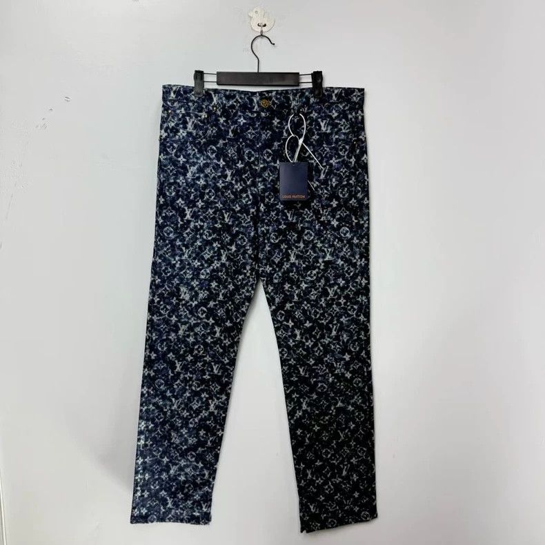 Louis Vuitton louis vuitton Fw23 new jeans with full logo and slit hem j Size US 34 / EU 50 - 1 Thumbnail