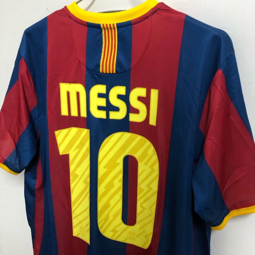 Vintage 2010-11 Messi Barcelona Home Soccer Jersey Size US L / EU 52-54 / 3 - 4 Thumbnail