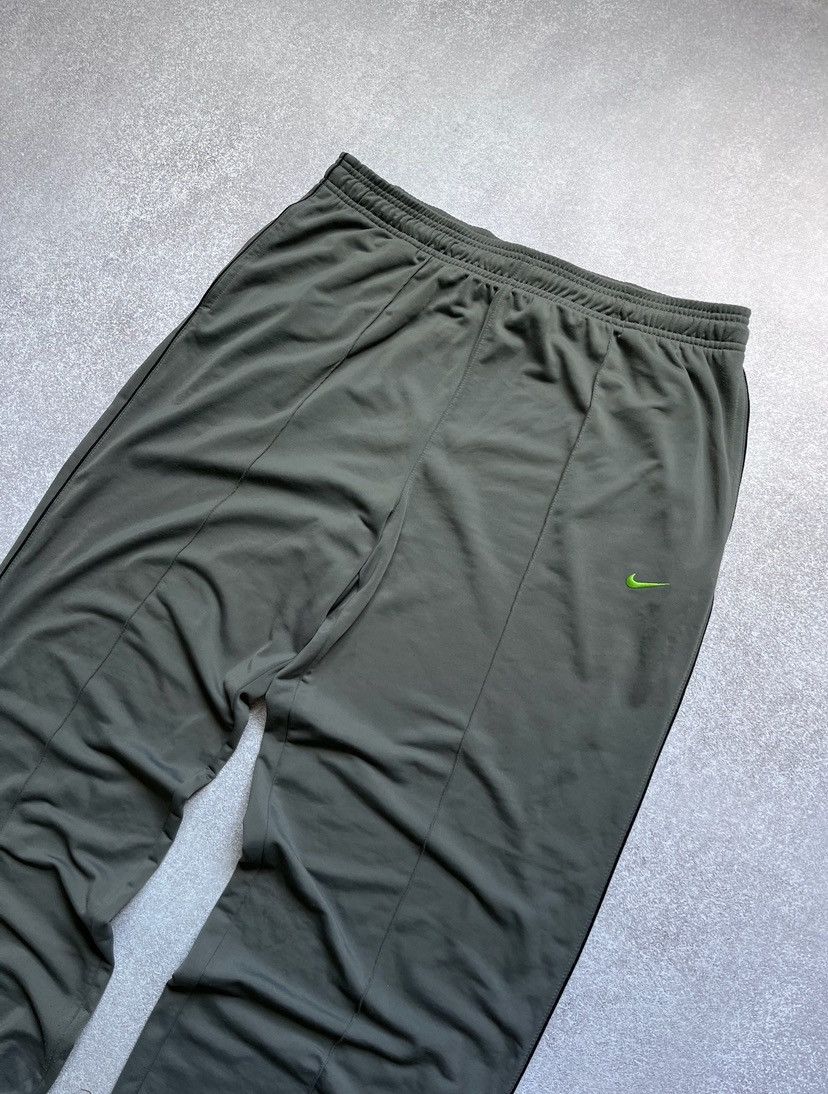 Nike × Vintage Vintage Nike Swoosh Baggy Nylon Trackpants Y2K XL Size US 36 / EU 52 - 2 Thumbnail