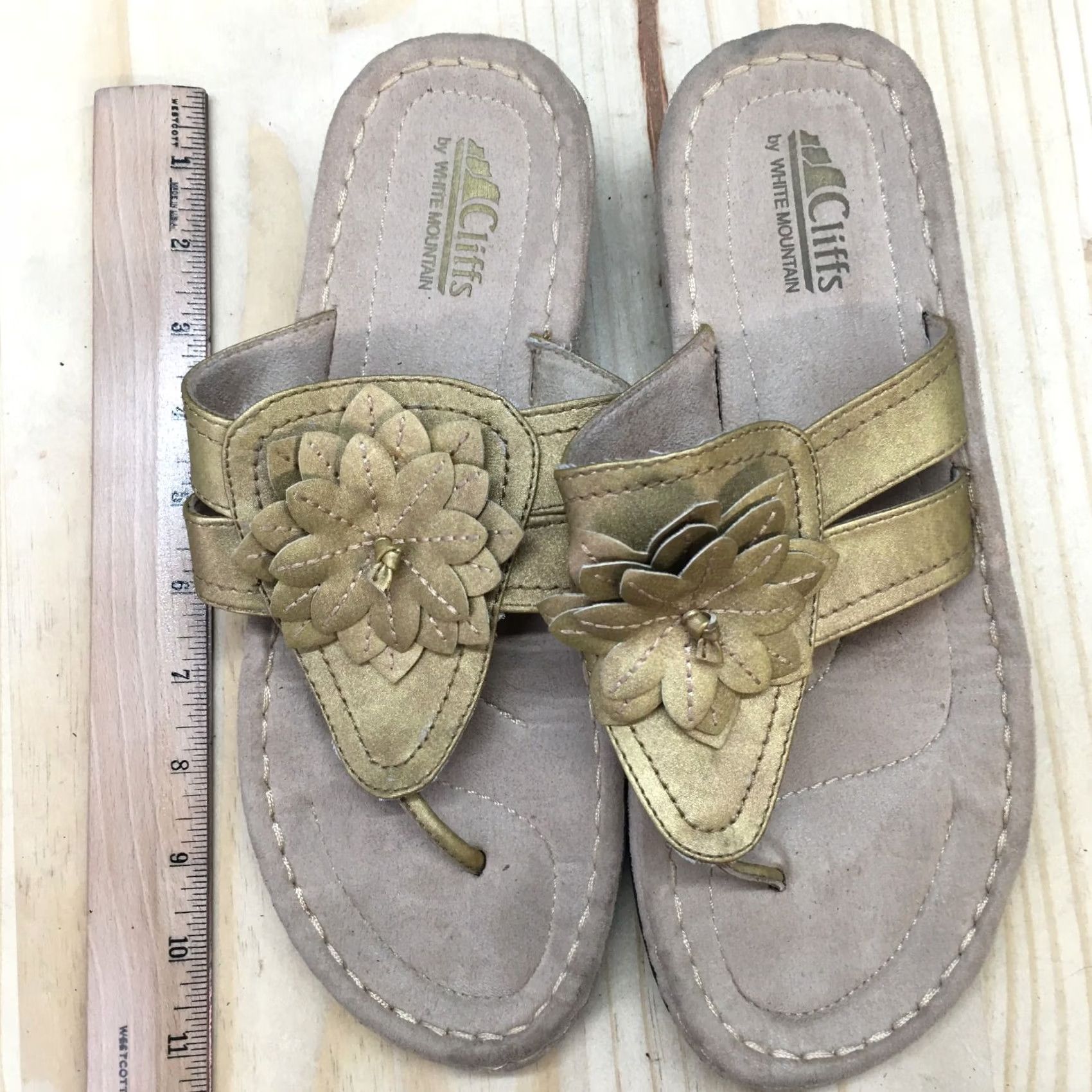 Vintage Cliffs by White Mountain Sandals Womens 9.5 M Cove Thong Gold Faux Leather Wedge Size US 10 / IT 40 - 6 Thumbnail