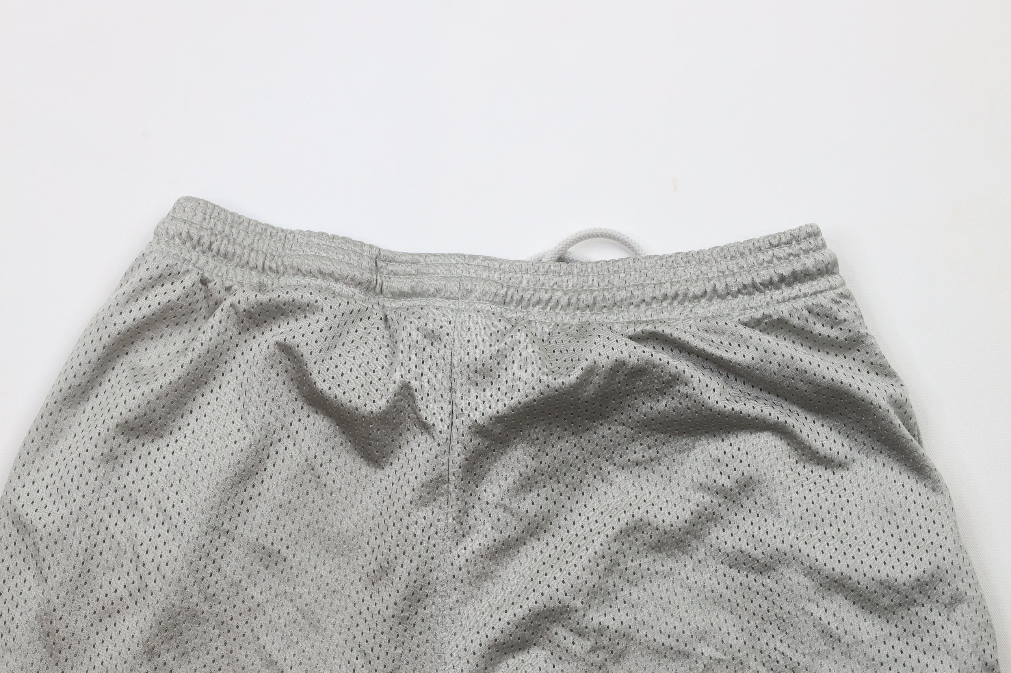 Champion × Vintage Vintage Champion Logo Above Knee Mesh Gym Shorts Silver Size US 30 / EU 46 - 9 Thumbnail