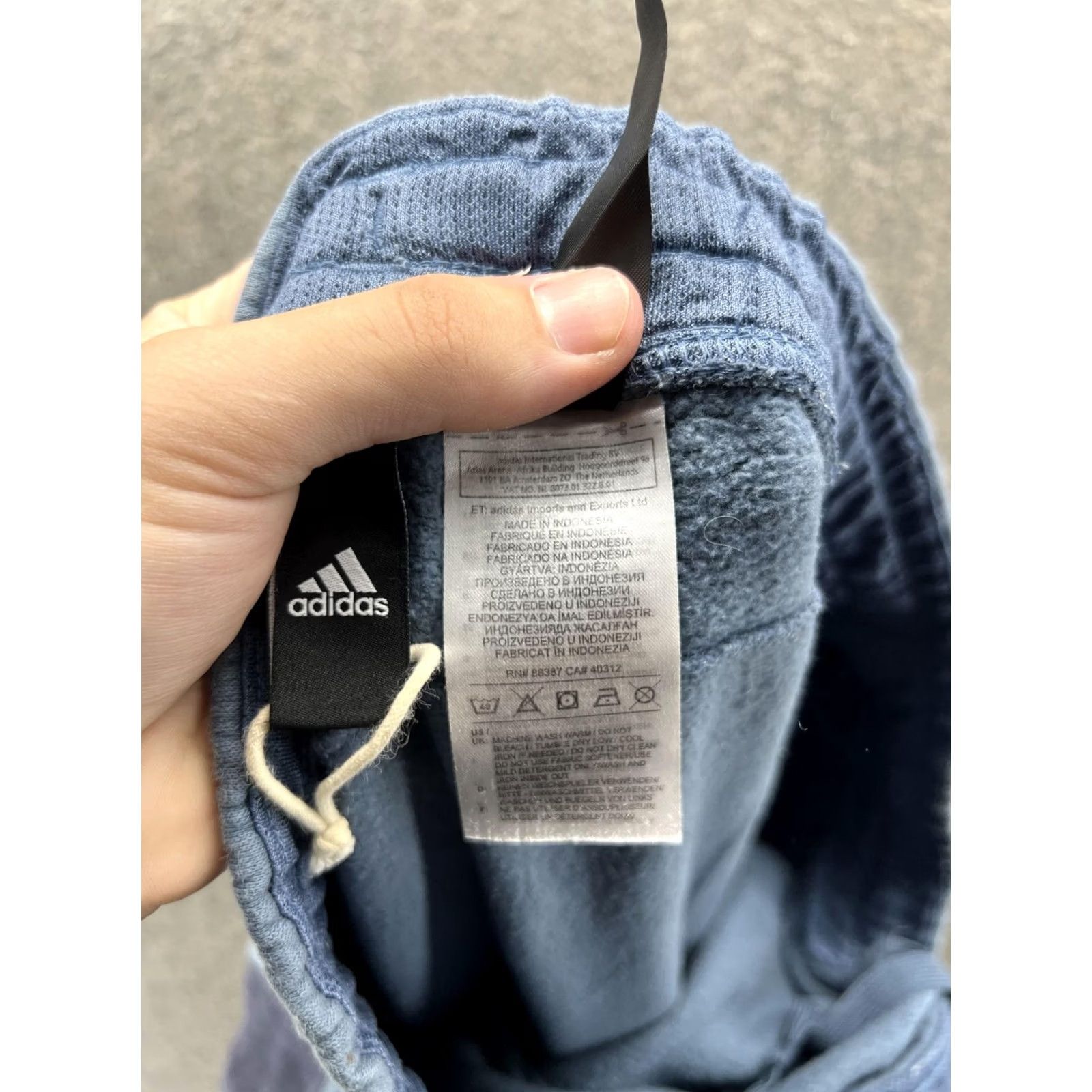 Adidas Adidas Sweat Shorts Mens XL Blue Navy Fleece Elastic Waist 8 Inseam Athletic Shorts Colorblock Pockets Casual Sportswear Size US 36 / EU 52 - 7 Thumbnail