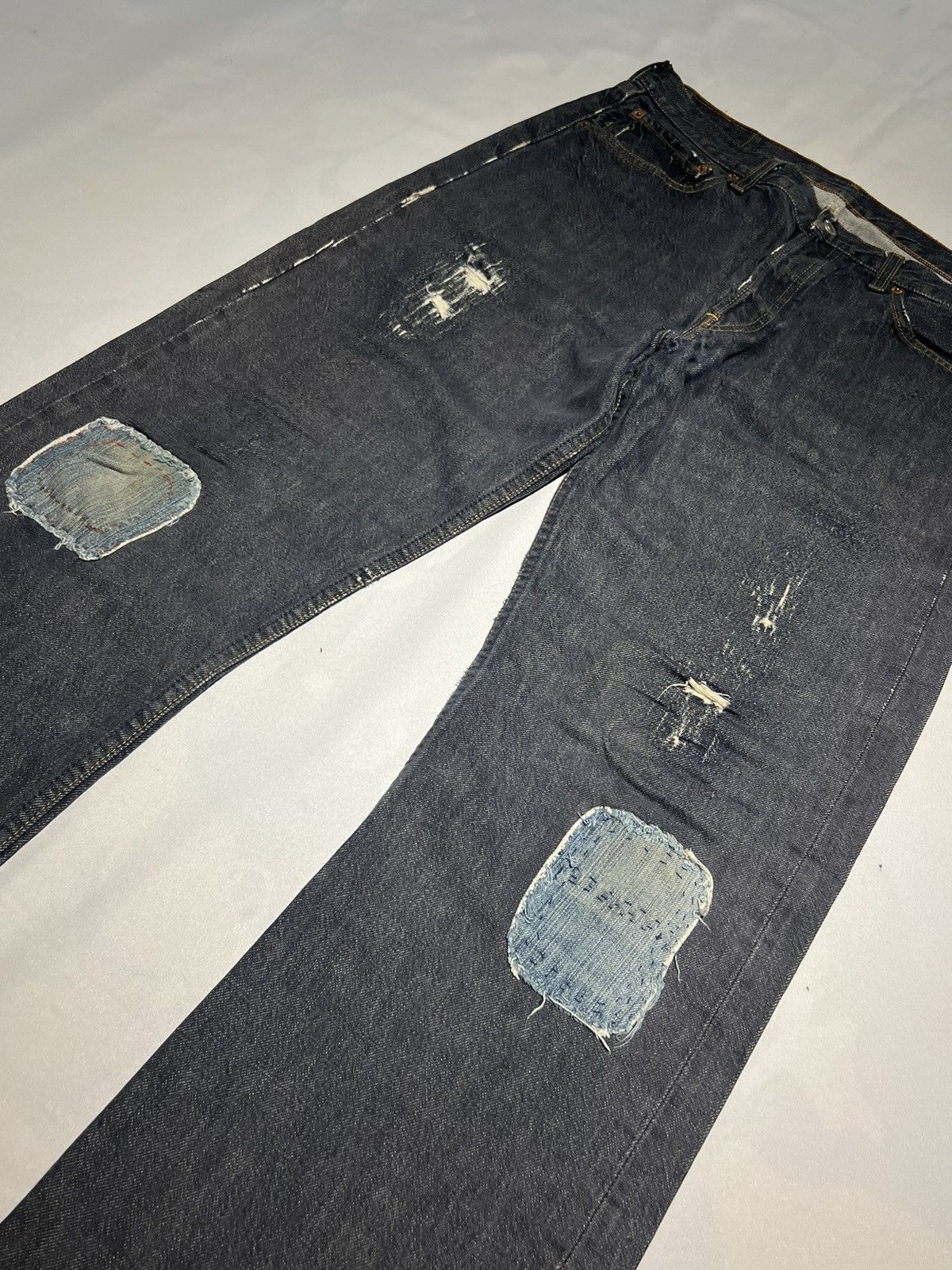 Jean × Levi's VINTAGE LEVIS 501 DENIM PATCH RIPPED JEANS PANT Size US 34 / EU 50 - 4 Thumbnail