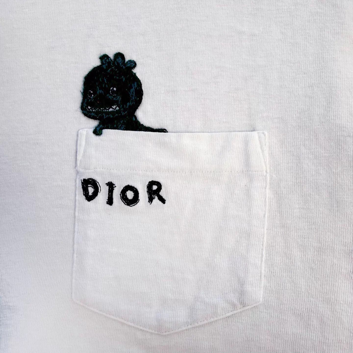 Dior Dior Dragon Logo Pocket Crewneck Tee White 2XL Size US XXL / EU 58 / 5 - 4 Thumbnail