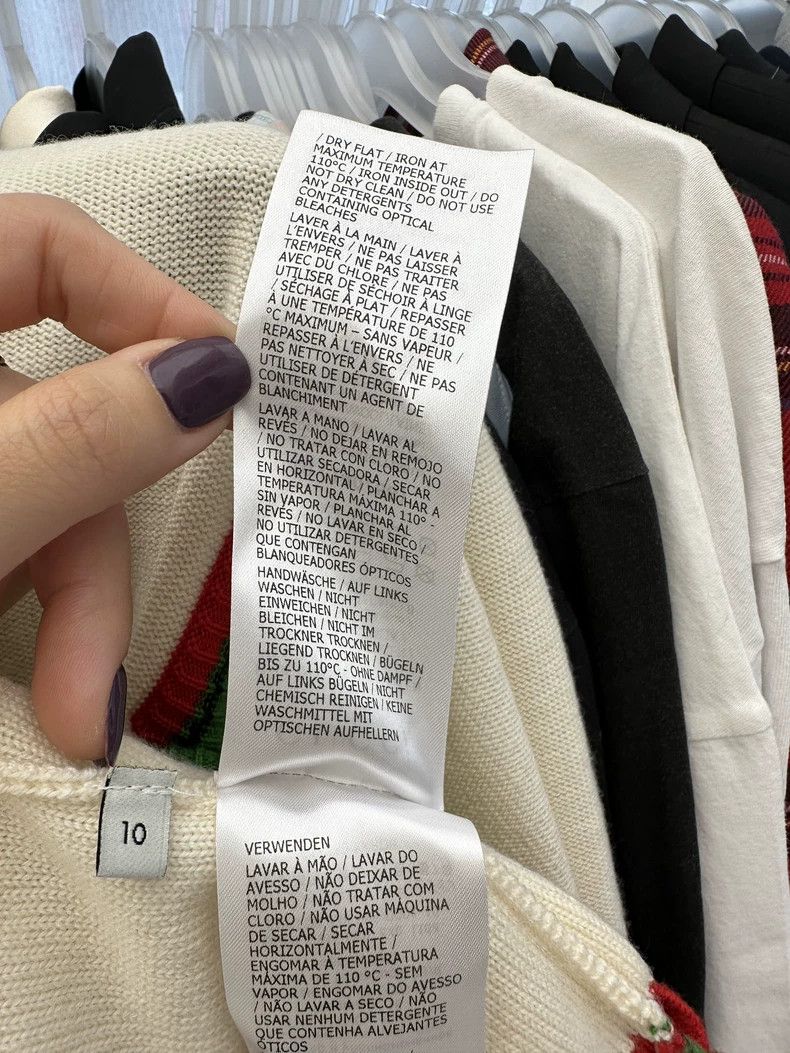 Gucci Gucci Size 10 V-neck sweater 2503-Nextarrow Size US XS / EU 42 / 0 - 5 Thumbnail