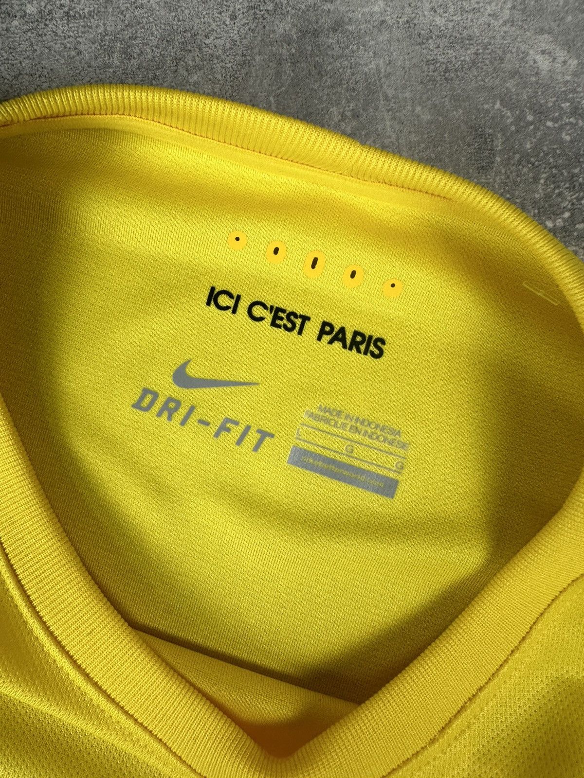 Nike Nike Paris Player Issue 2015/16 Goalkeeper Long Sleeve Size US L / EU 52-54 / 3 - 10 Thumbnail
