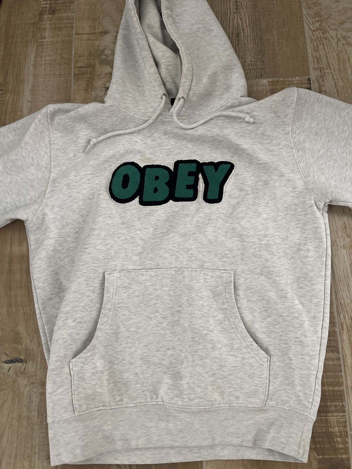 Obey Size Small grey with green lettering Obey hoodie Size US S / EU 44-46 / 1 - 1 Thumbnail