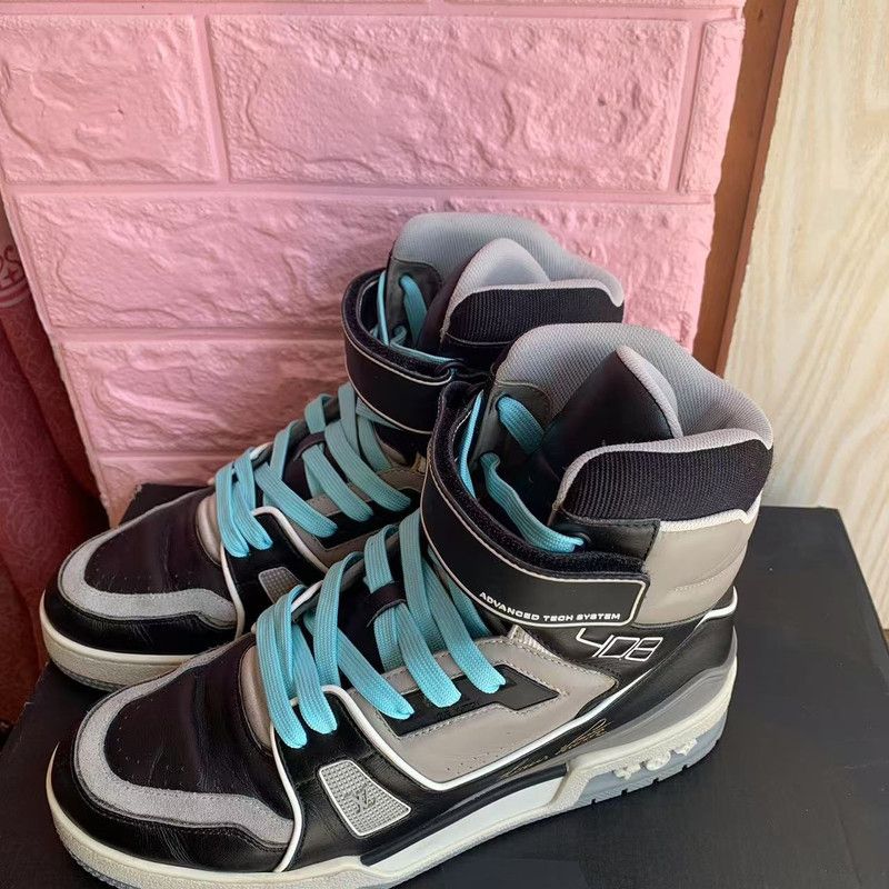 Louis Vuitton Louis Vuitton High-Top Trainer Sneakers for Men 0079 Size US 6 / EU 39 - 1 Thumbnail