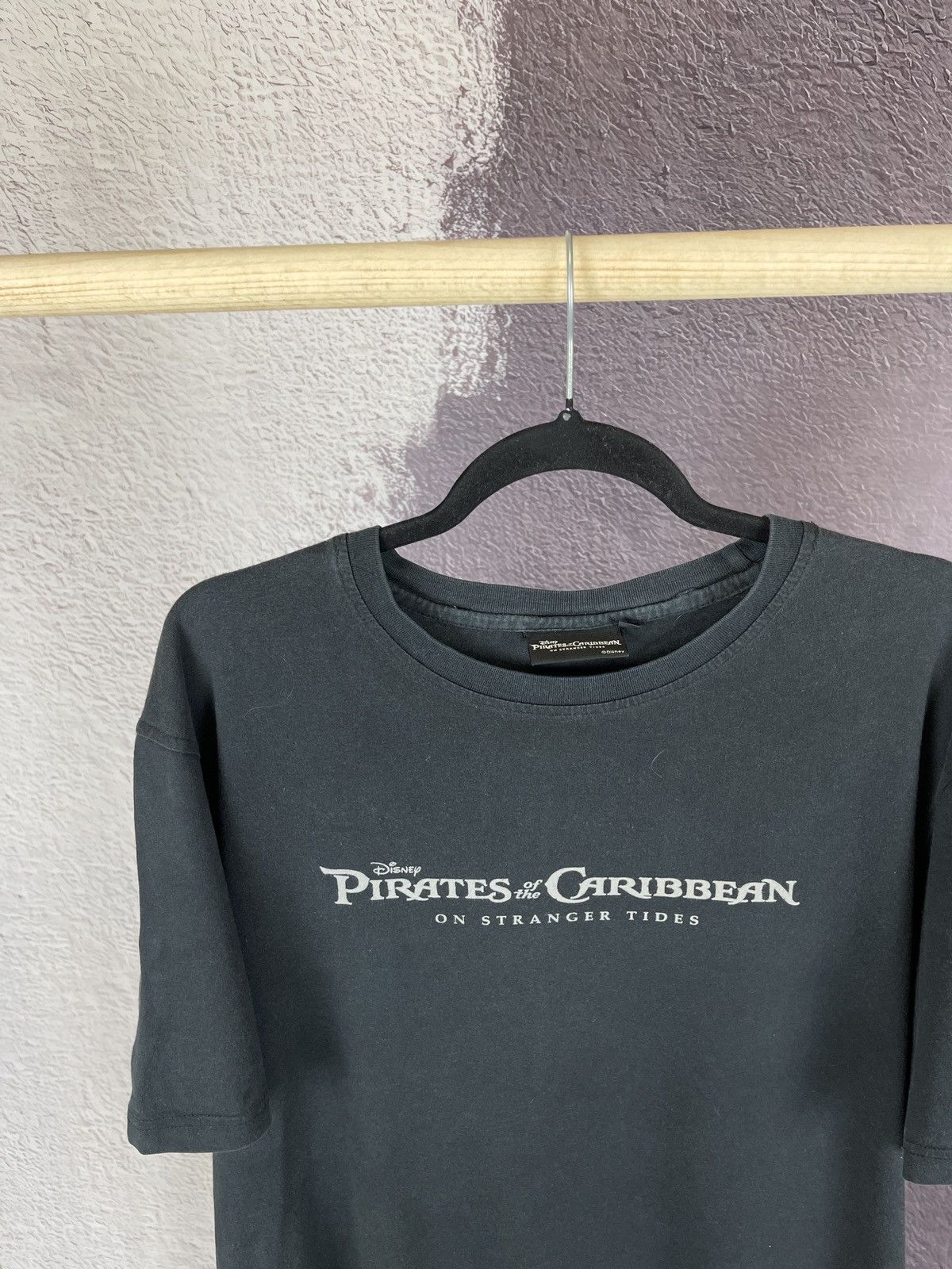 Disney Pirates of the Caribbean on stranger tides Disney big logo Size US L / EU 52-54 / 3 - 3 Thumbnail