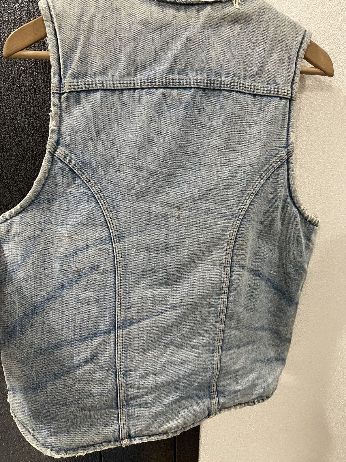 Wrangler Vintage Wrangler Sherpa Lined Distressed Denim Vest Size US M / EU 48-50 / 2 - 14 Thumbnail