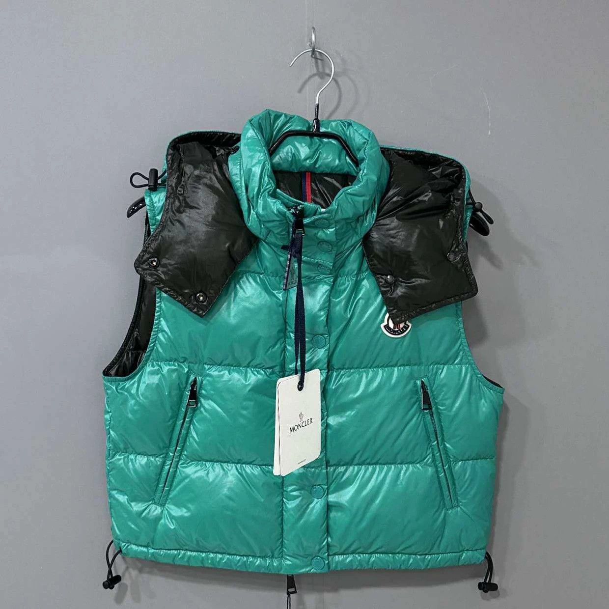 Moncler Moncler women's short down puffer vest Size S / US 4 / IT 40 - 1 Thumbnail