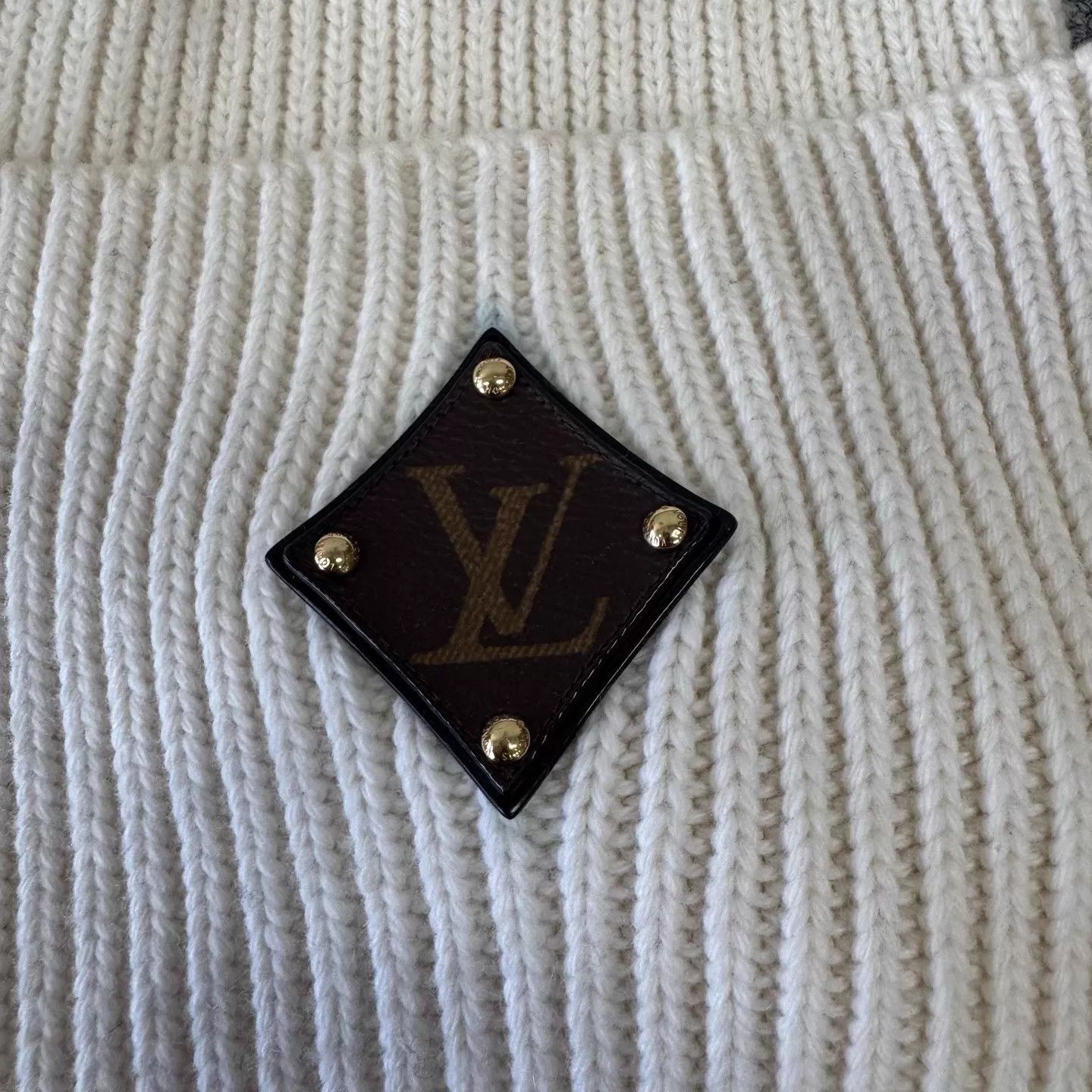 Louis Vuitton LV white monogram leather patch knit beanie 99 new Size ONE SIZE - 3 Thumbnail