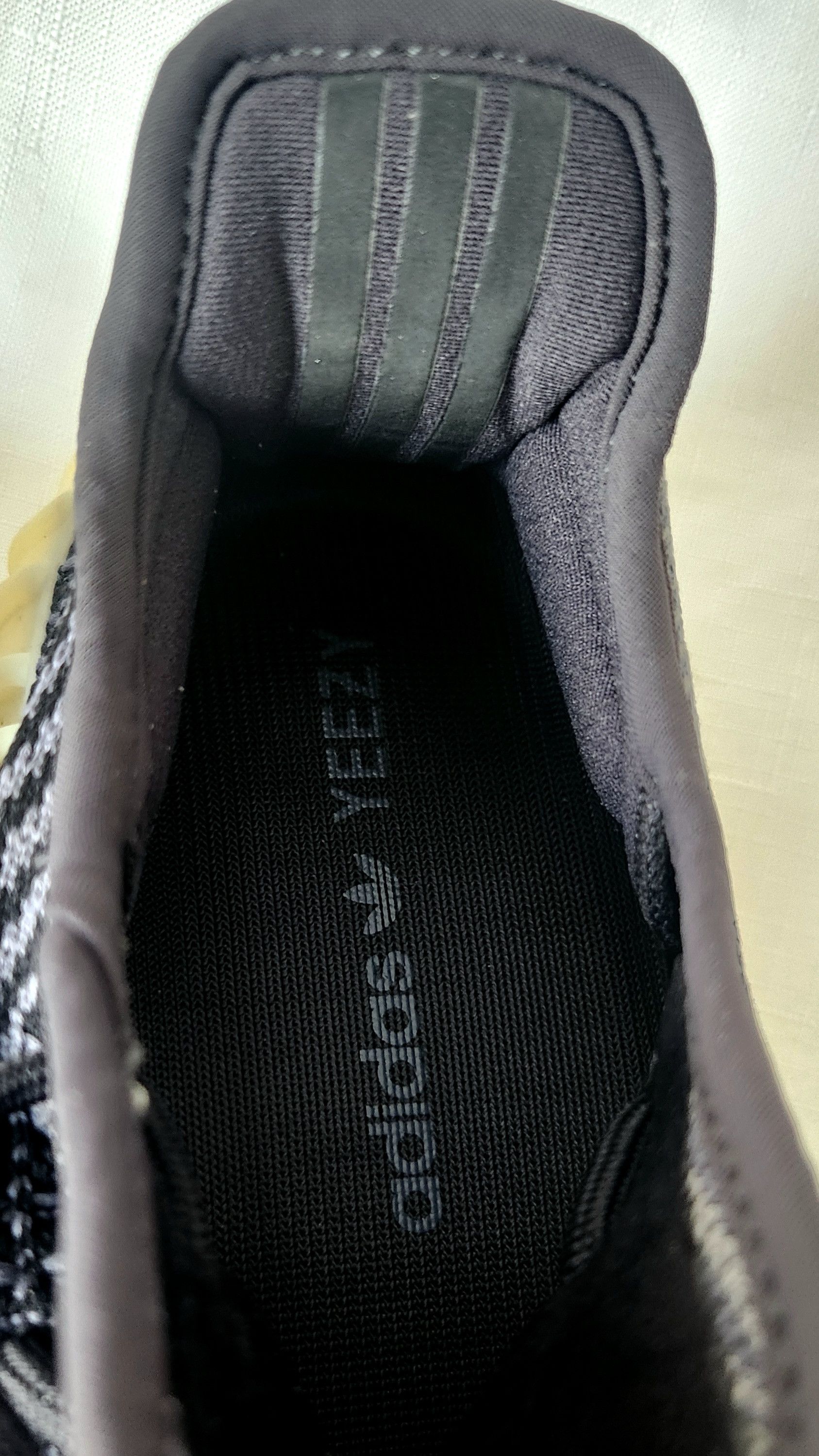 Adidas × Yeezy Adidas Yeezy Boost 350 V2 Low Carbon Size 7 8W FZ5000 Rare Size US 7 / EU 40 - 10 Thumbnail