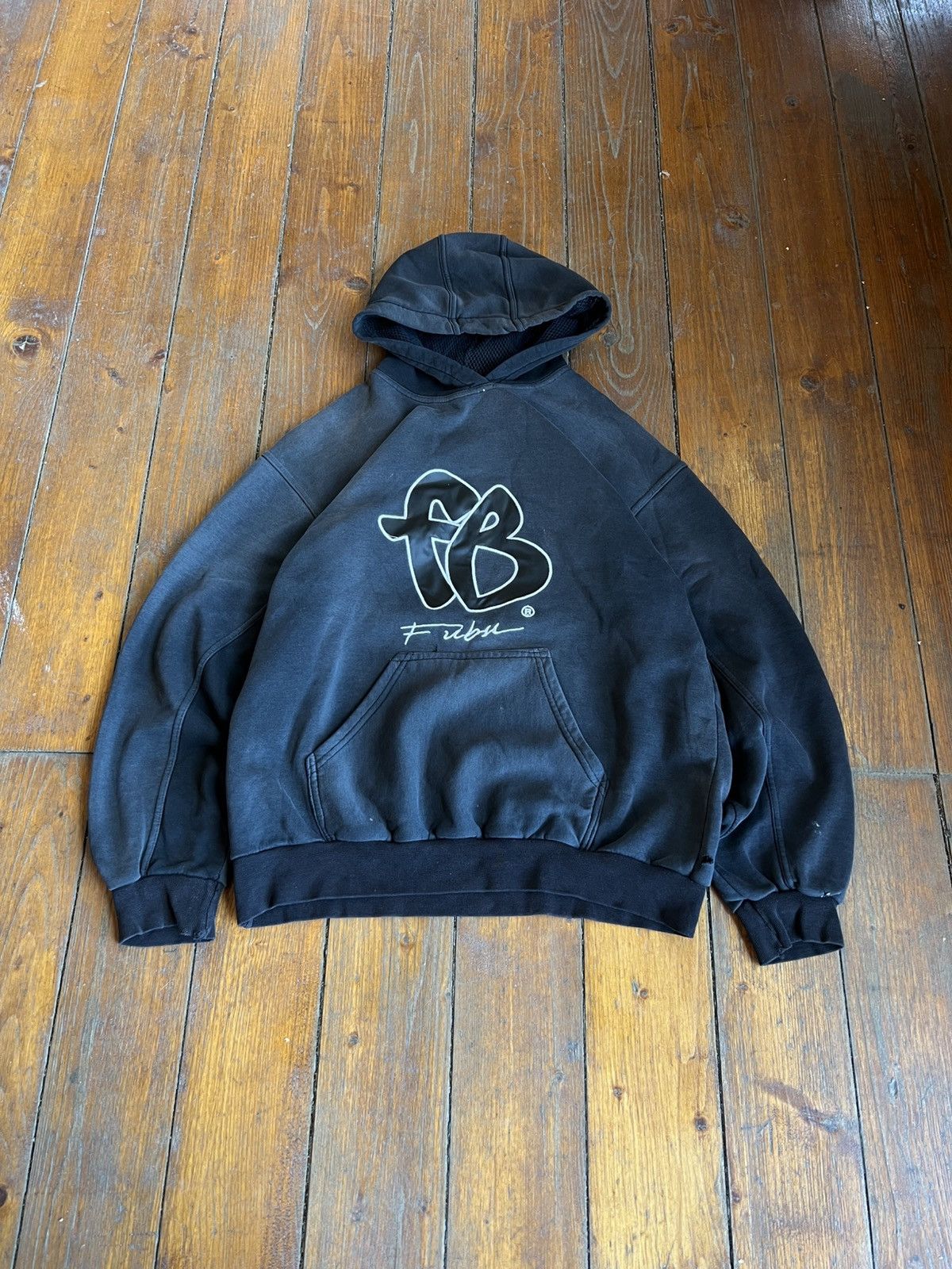 Fubu 90S VINTAGE DISTRESSED FUBU BOXY HOODIE SPELL OUT FADED SZ L Size US L / EU 52-54 / 3 - 2 Thumbnail