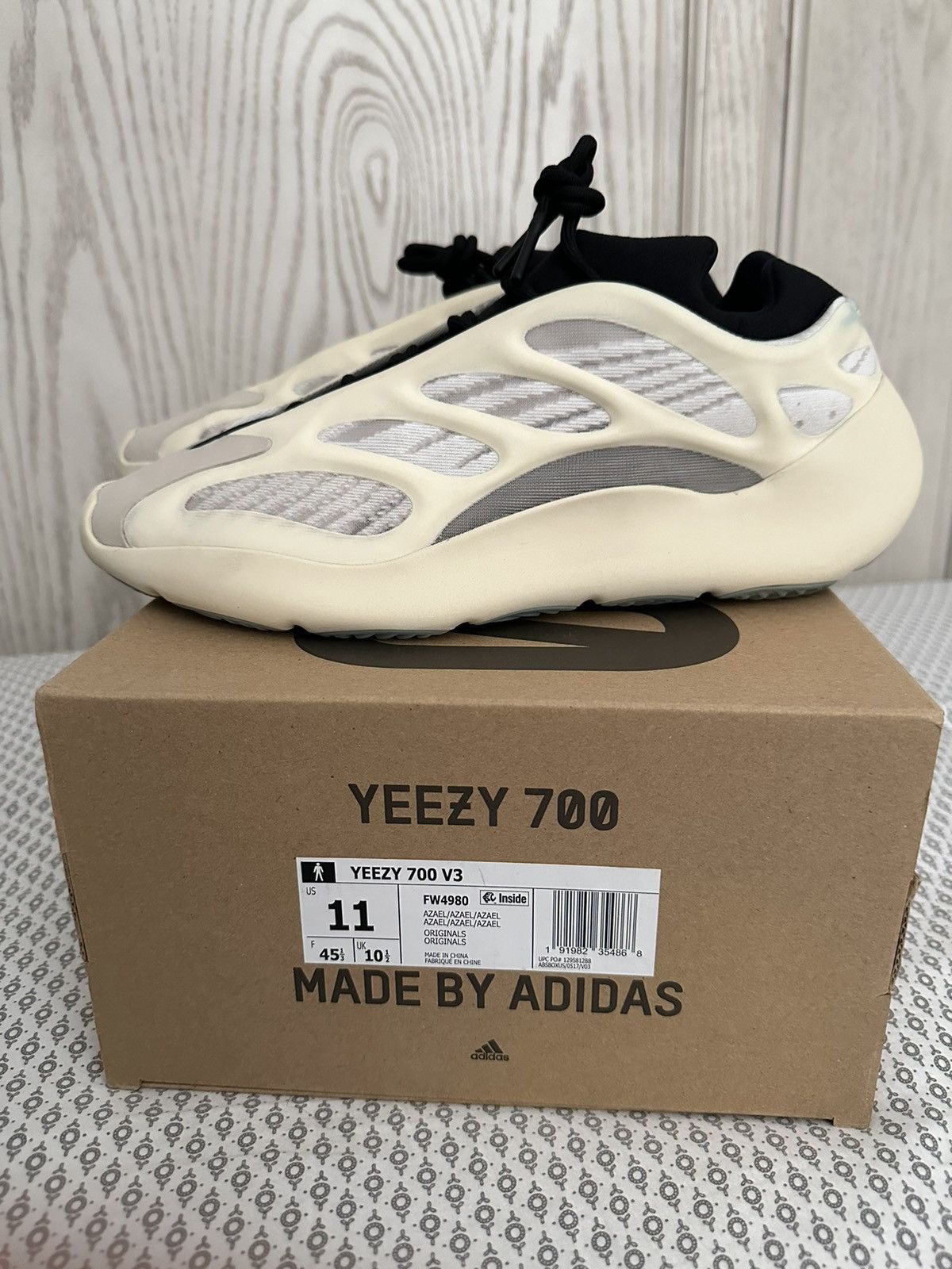 Adidas × Kanye West Adidas 700 V3 Size US 11 / EU 44 - 3 Thumbnail