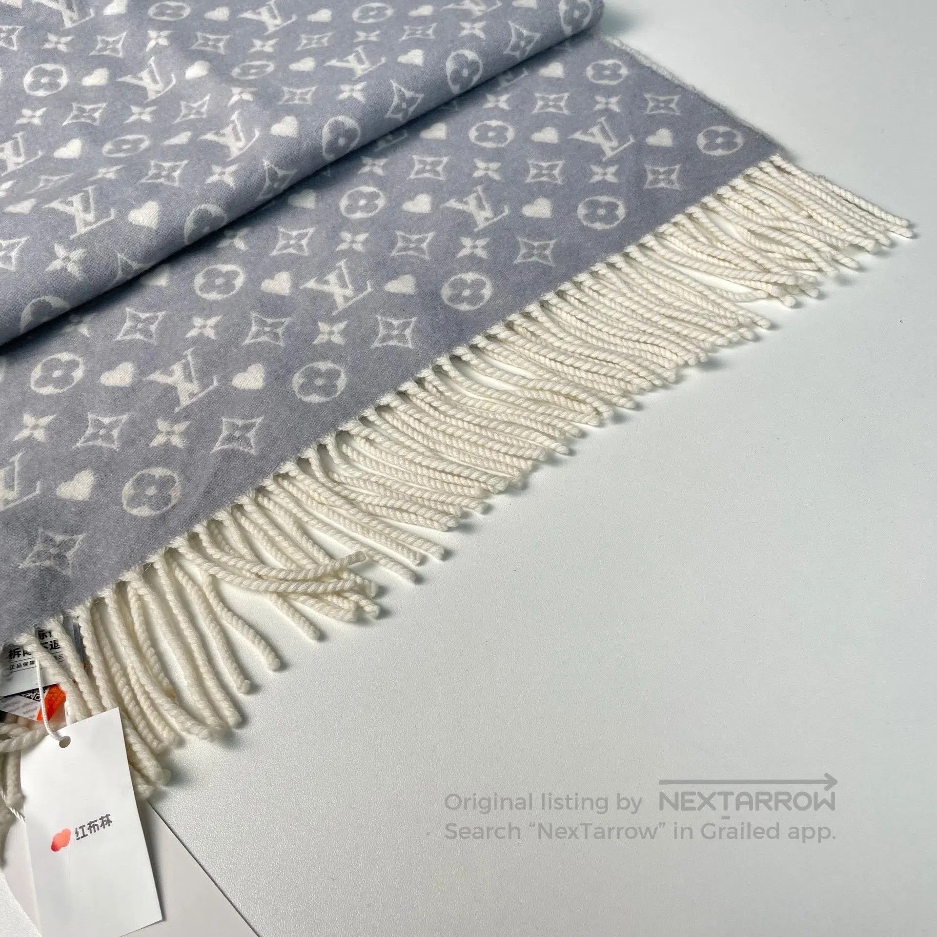 Louis Vuitton Louis Vuitton Gray Cashmere Full Print Heart Floral Fringe Size ONE SIZE - 3 Thumbnail