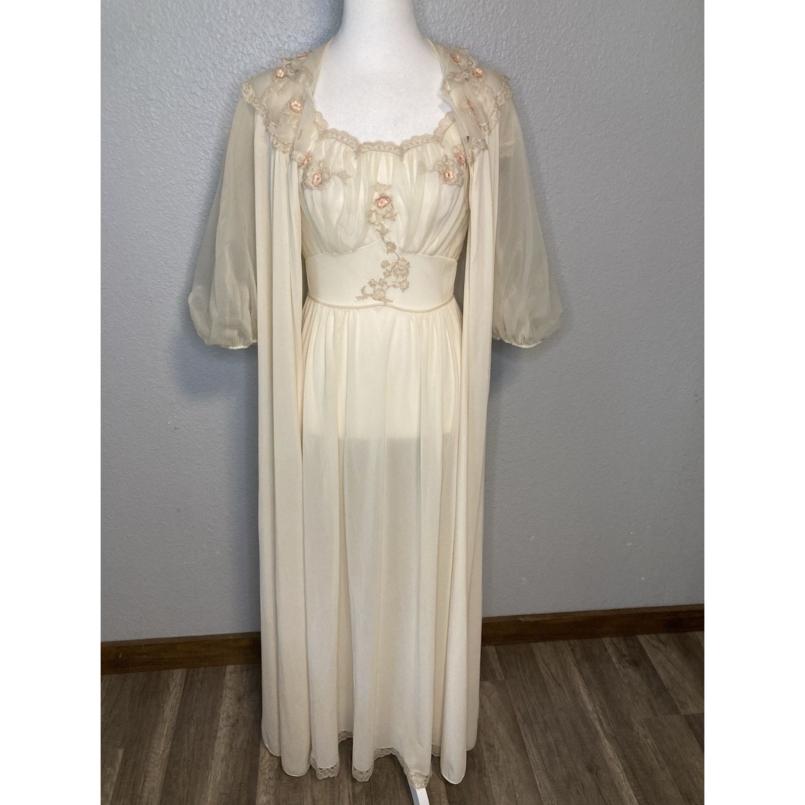 Vintage 40s/50s Artemis Nightgown Robe 32 Peignoir Lace Lingerie Size XS / US 0-2 / IT 36-38 - 1 Thumbnail