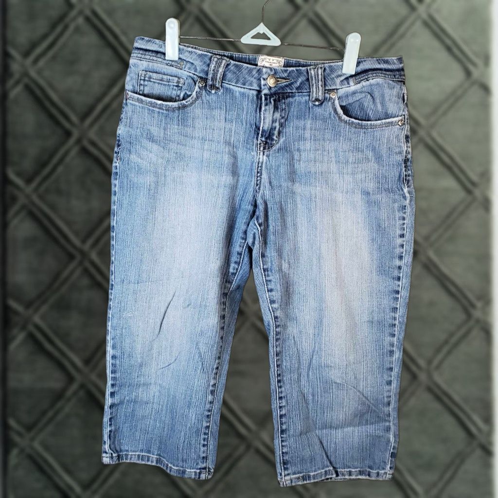 American Eagle Outfitters American Eagle Womens Capri Jeans 7/8 Stretch Color Blue Size 7/8 Jeans Womens Capris Size 28" / US 6 / IT 42 - 1 Thumbnail