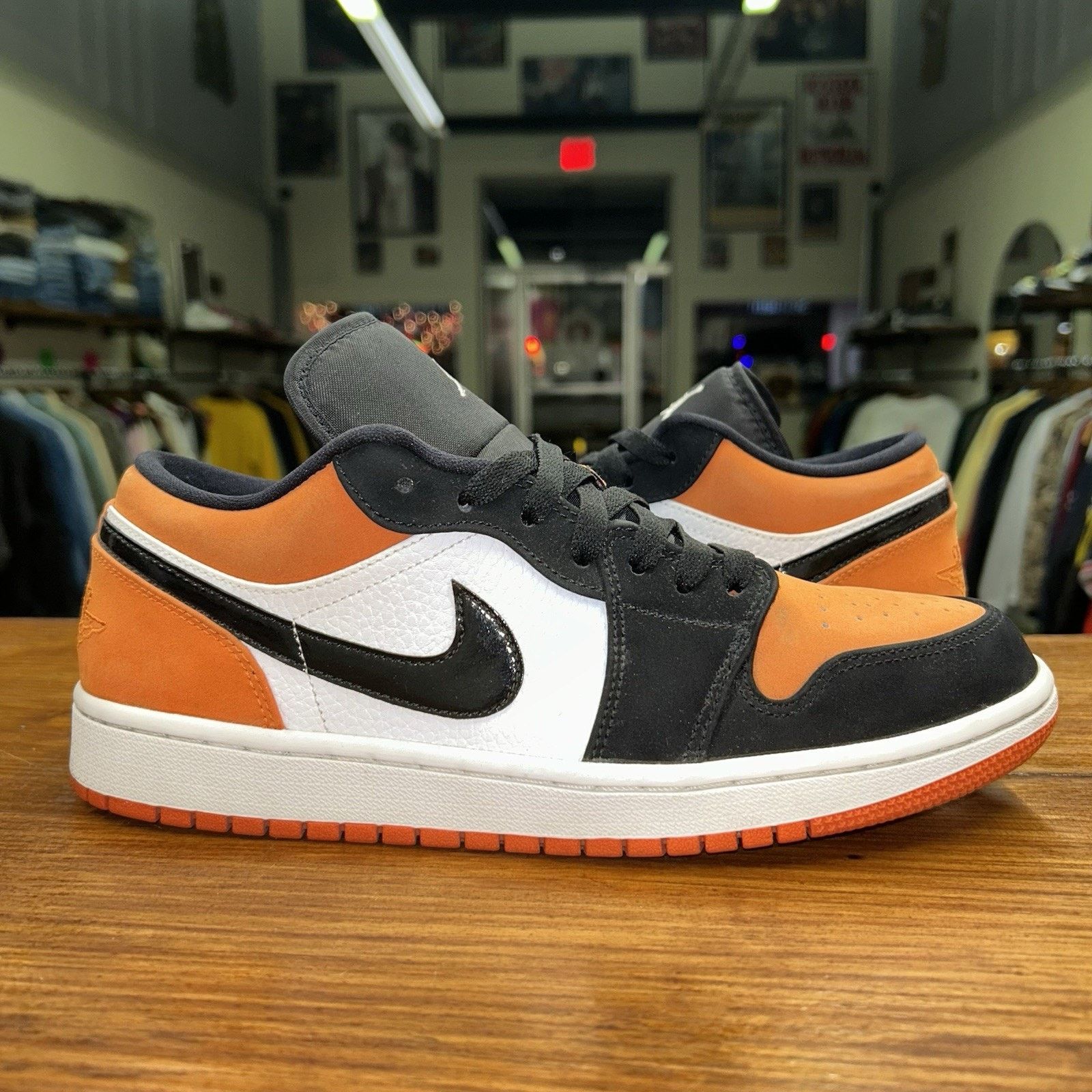 Jordan Brand Size 9 - Air Jordan 1 Low Shattered Backboard Lightly Worn Size US 9 / EU 42 - 1 Thumbnail