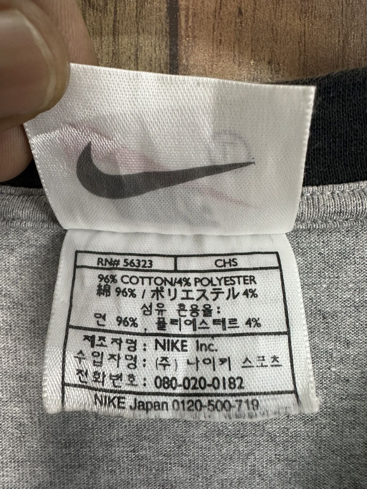 Nike 90s Nike Center Swoosh Logo Vintage Tshirt A395 Size US L / EU 52-54 / 3 - 9 Thumbnail