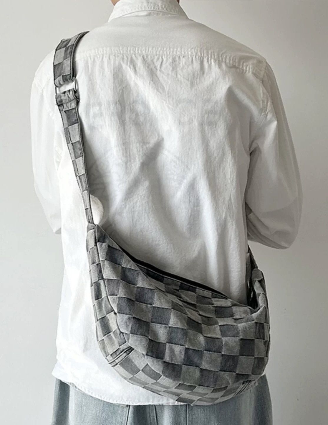Japanese Brand 2000s aesthetic outdoor checkerboard messenger bag hobo bag Size ONE SIZE - 1 Thumbnail