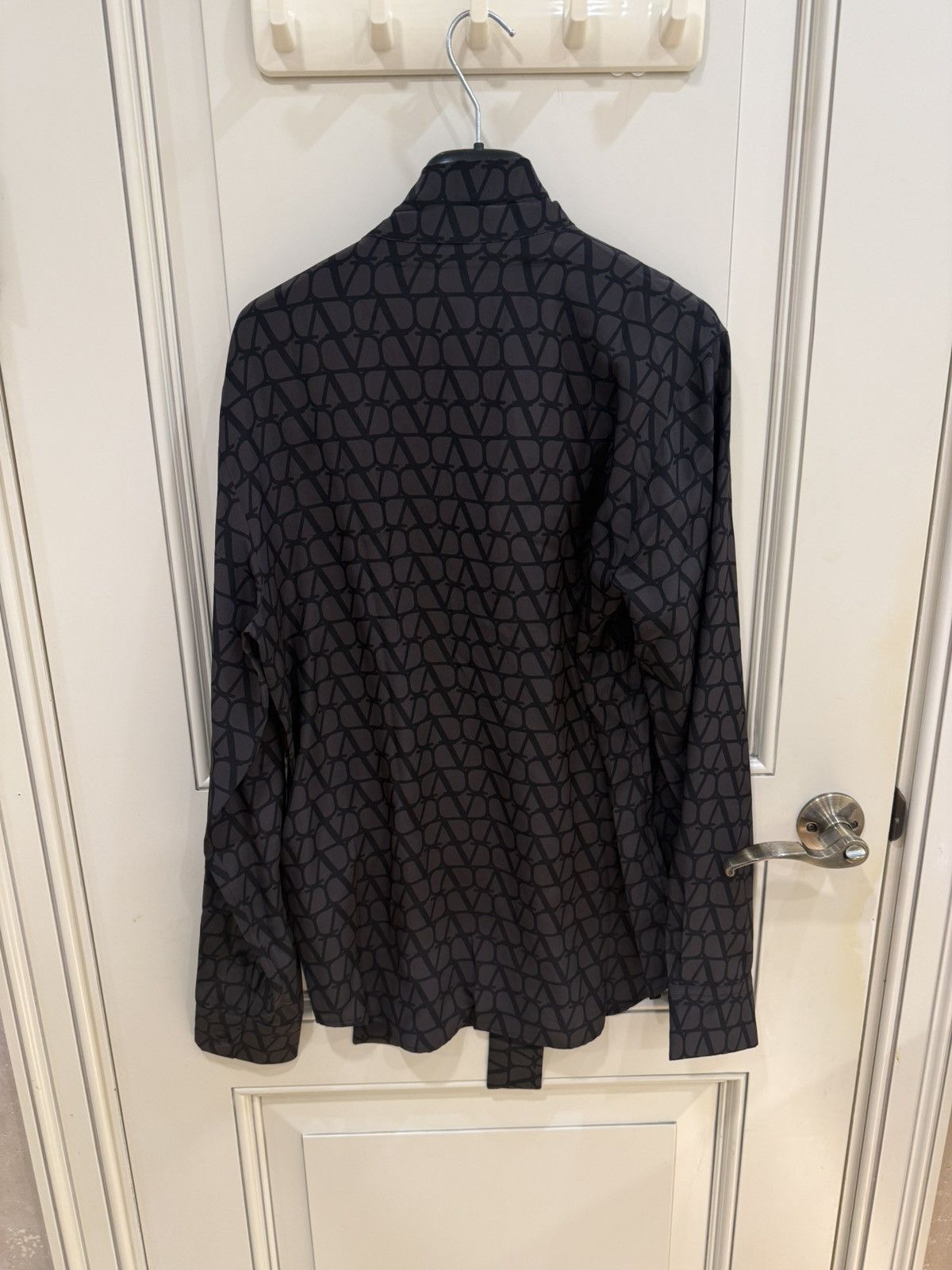 Valentino neck tie silk shirt.with all over Toile Iconography print 39 Size US M / EU 48-50 / 2 - 12 Thumbnail
