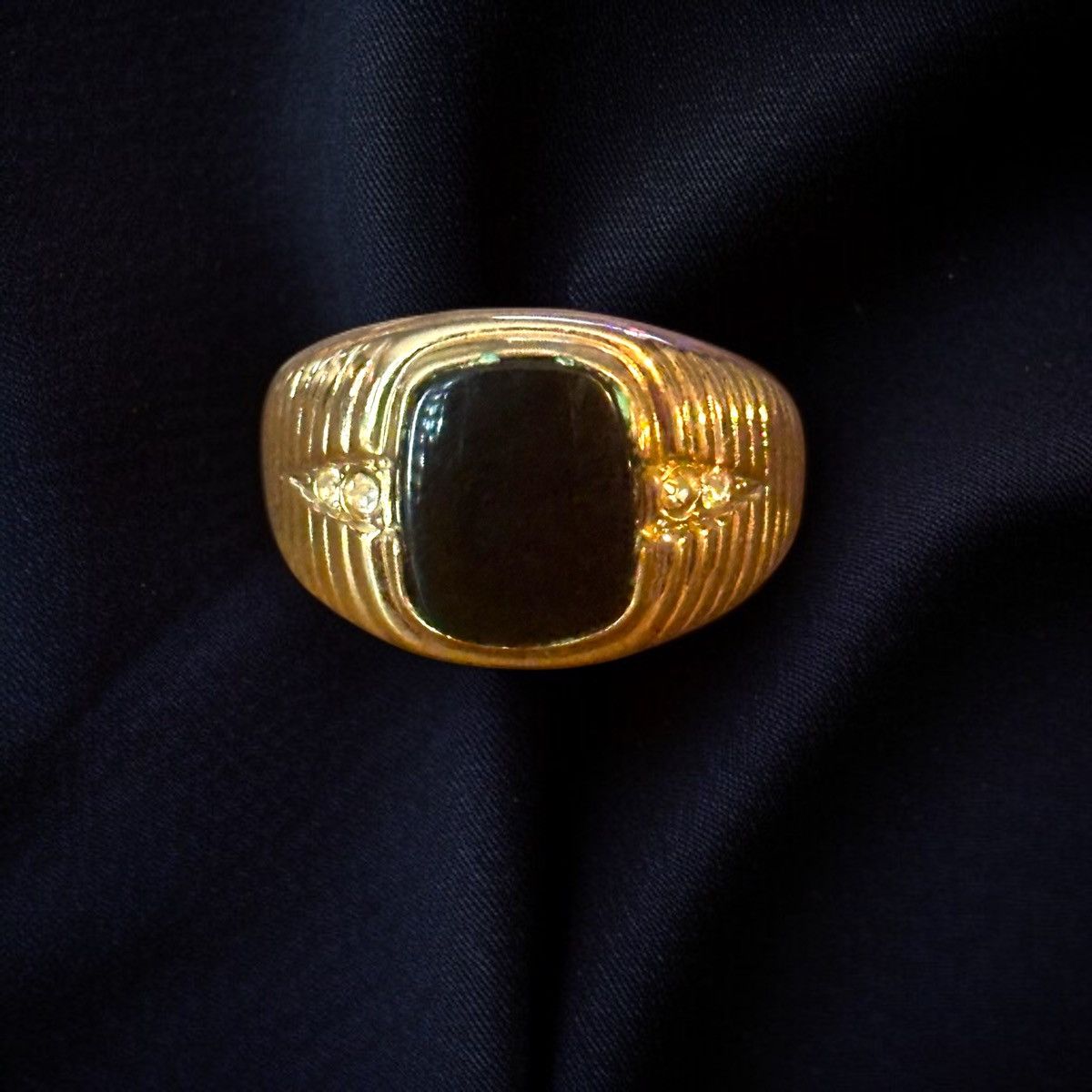 Vintage Vintage Vargas 18KHGE simulated Onyx ring Size ONE SIZE - 1 Thumbnail