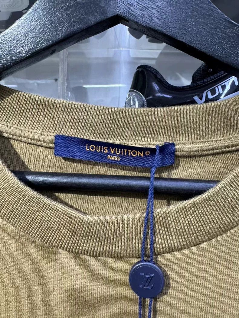 Louis Vuitton Louis Vuitton FW24 Solid Logo Embroidered Crew Neck Short Size US L / EU 52-54 / 3 - 4 Thumbnail